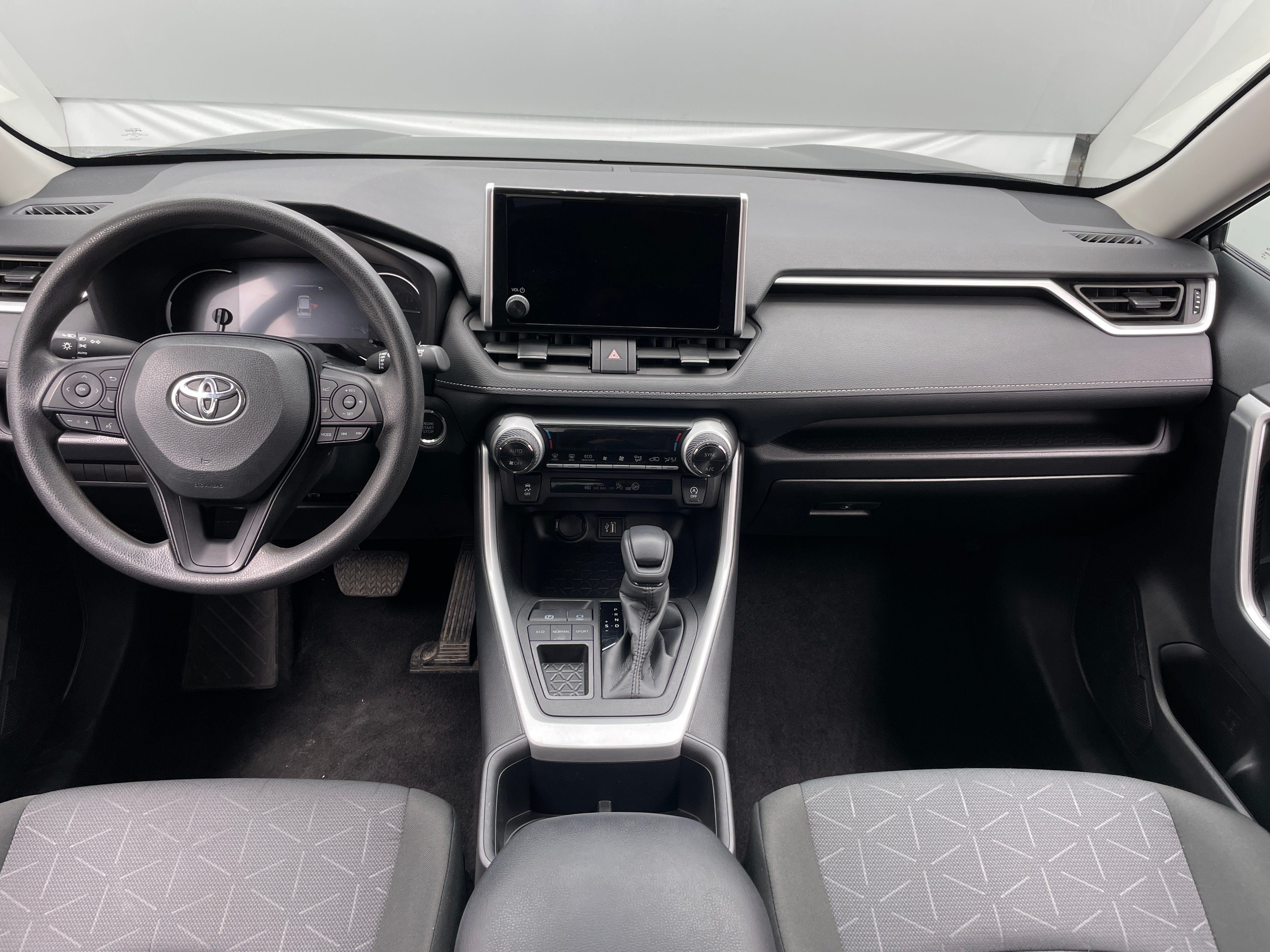 2024 Toyota RAV4 XLE 3