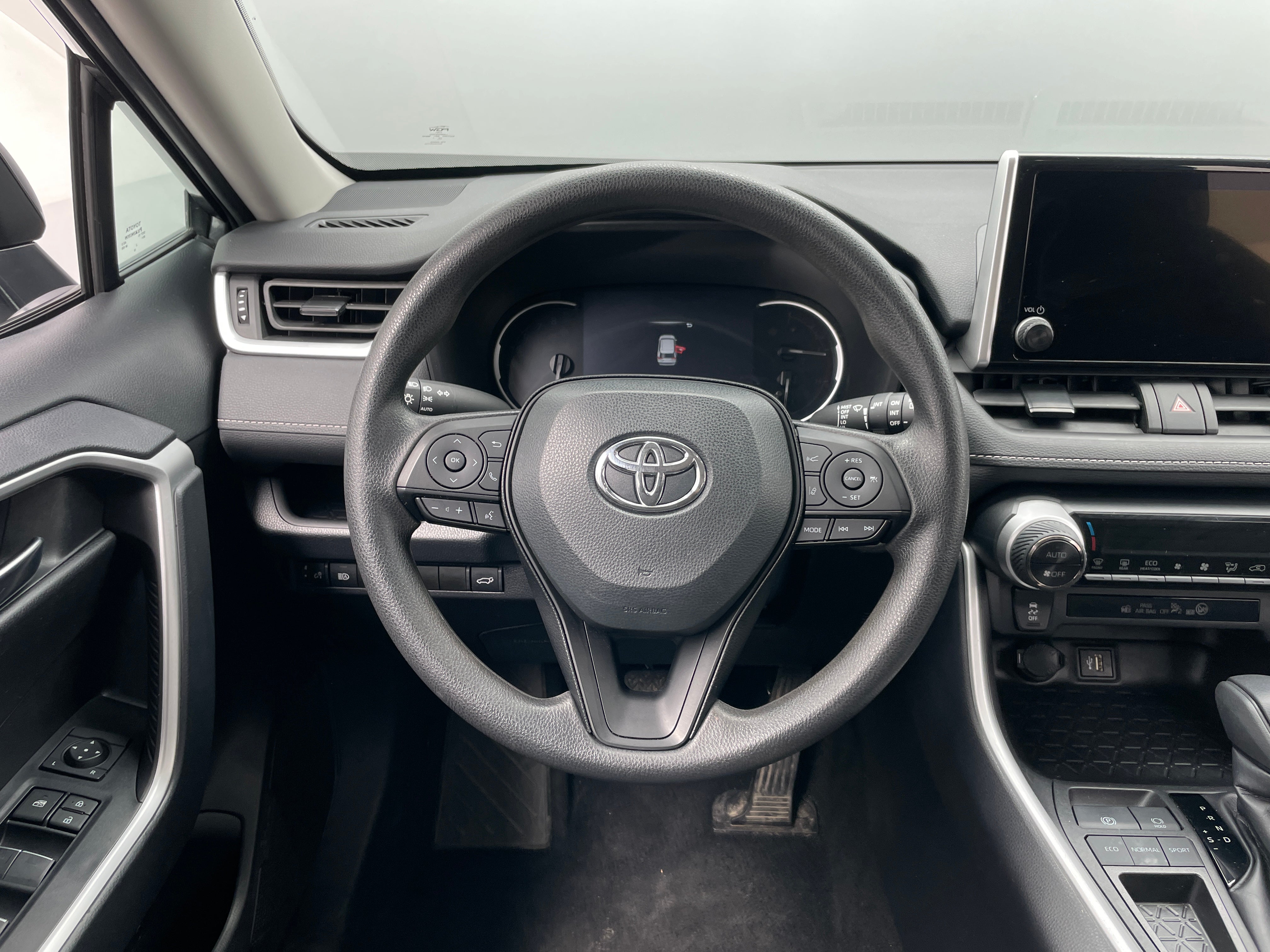 2024 Toyota RAV4 XLE 5