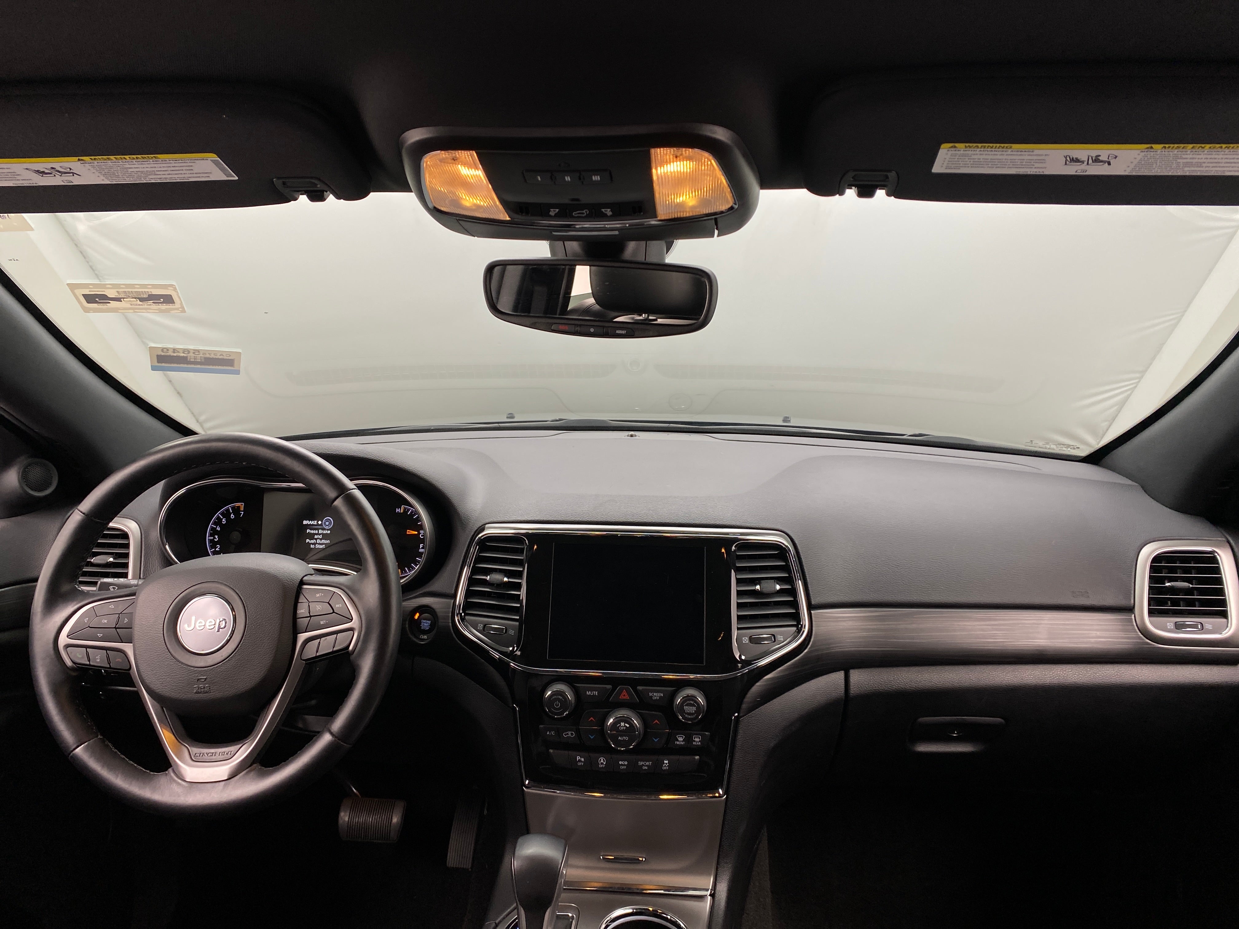 2022 Jeep Grand Cherokee Laredo 2