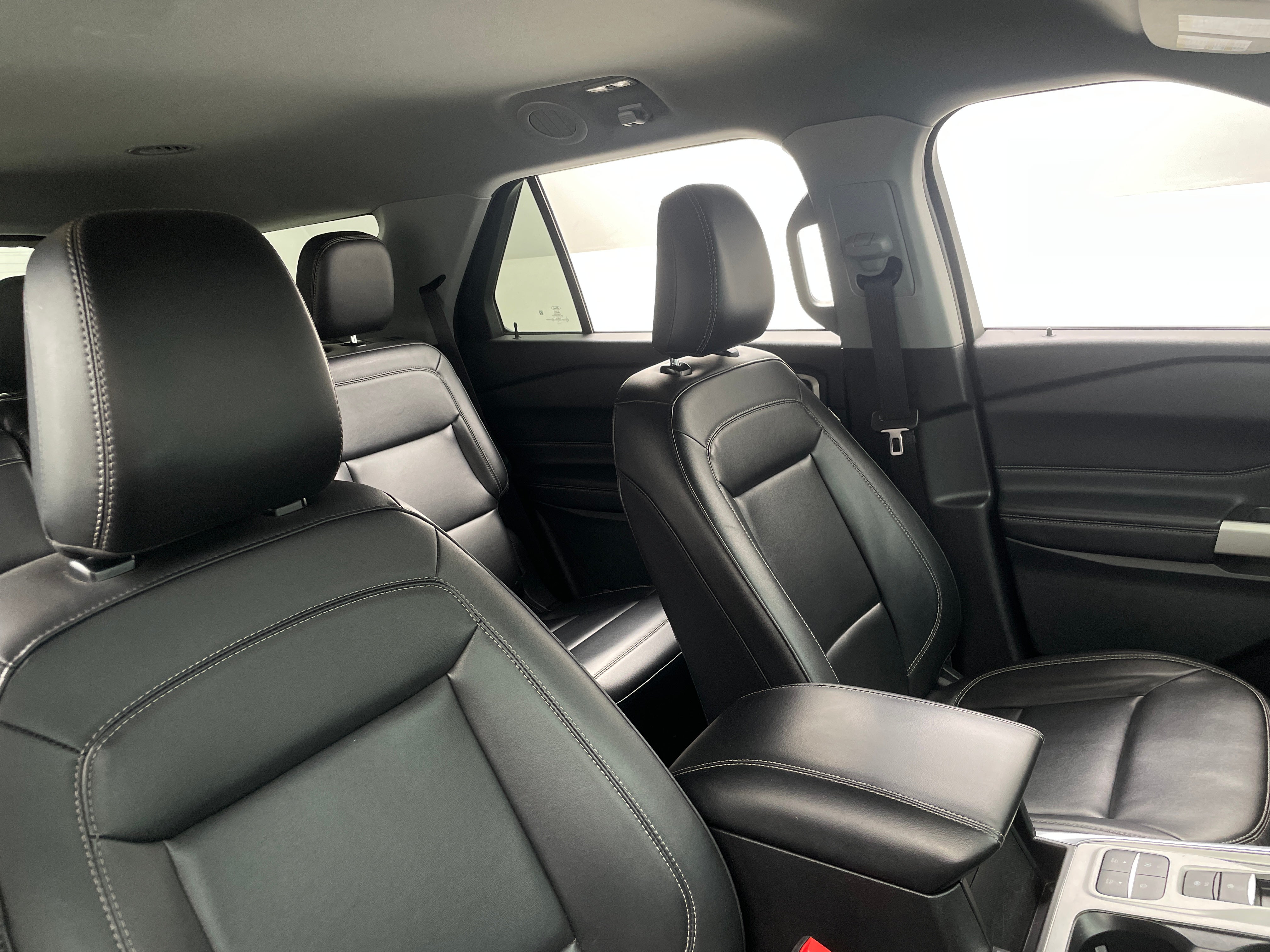 2024 Ford Explorer XLT 2