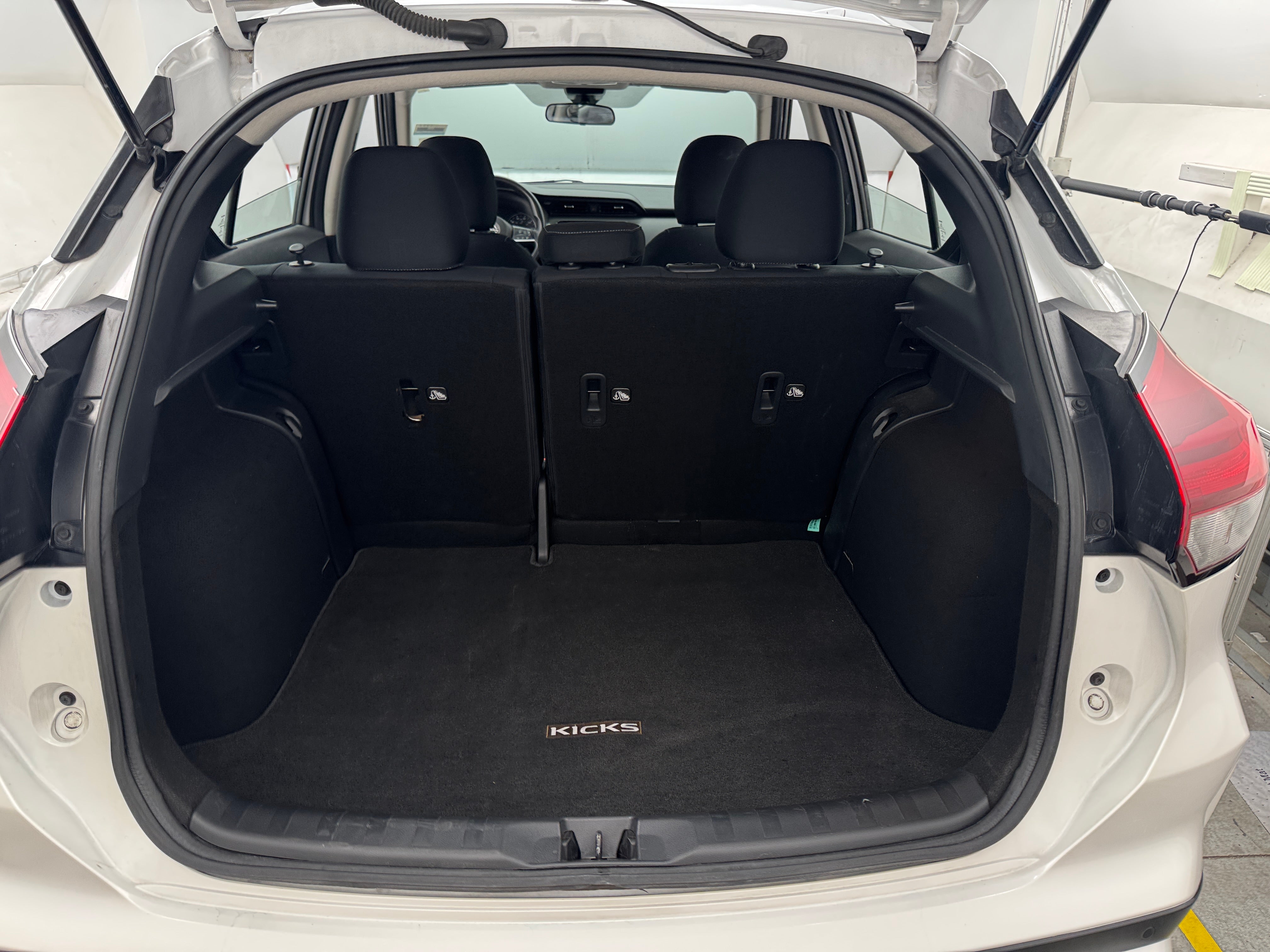 2022 Nissan Kicks SV 7