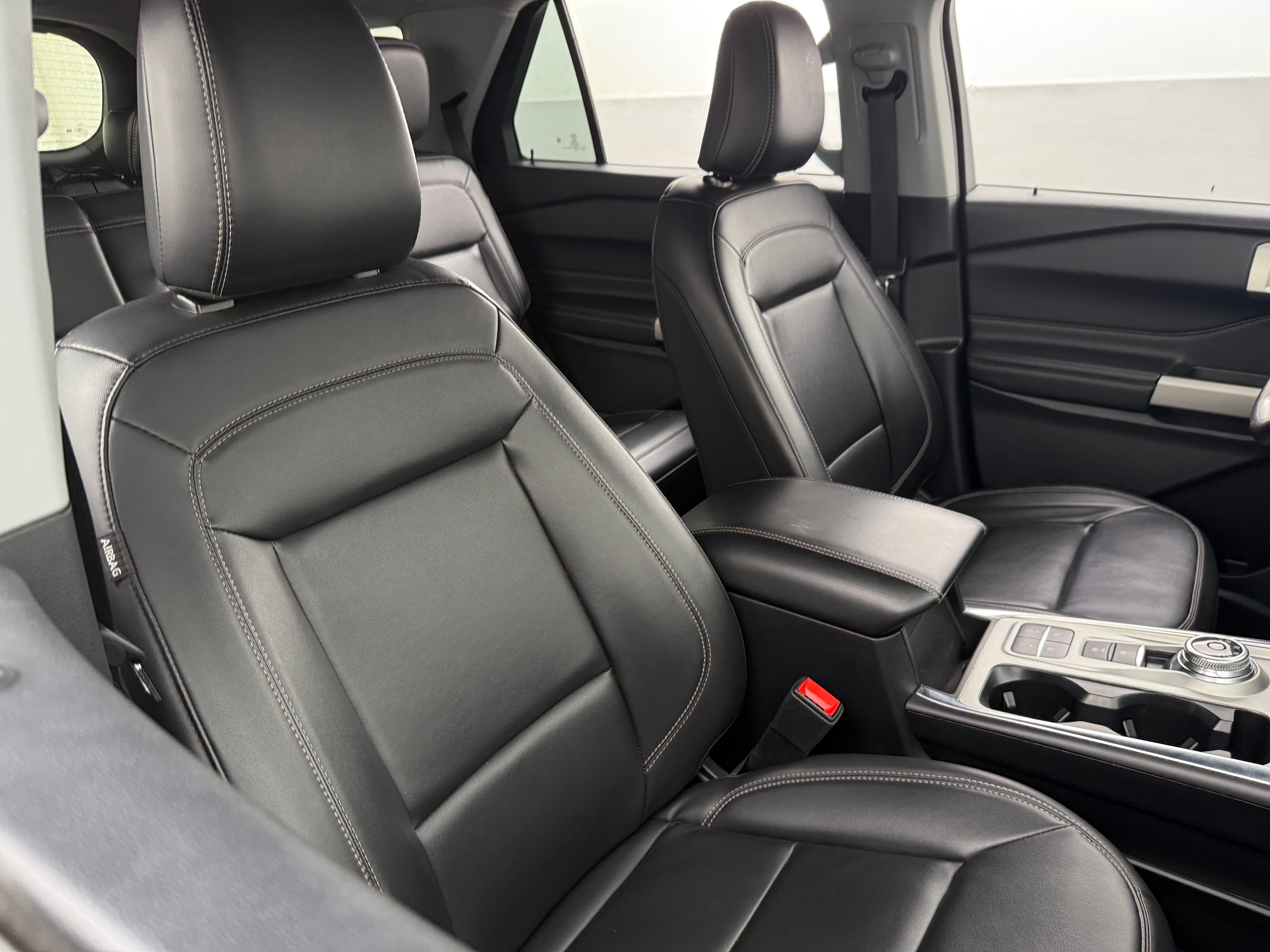 2024 Ford Explorer XLT 2