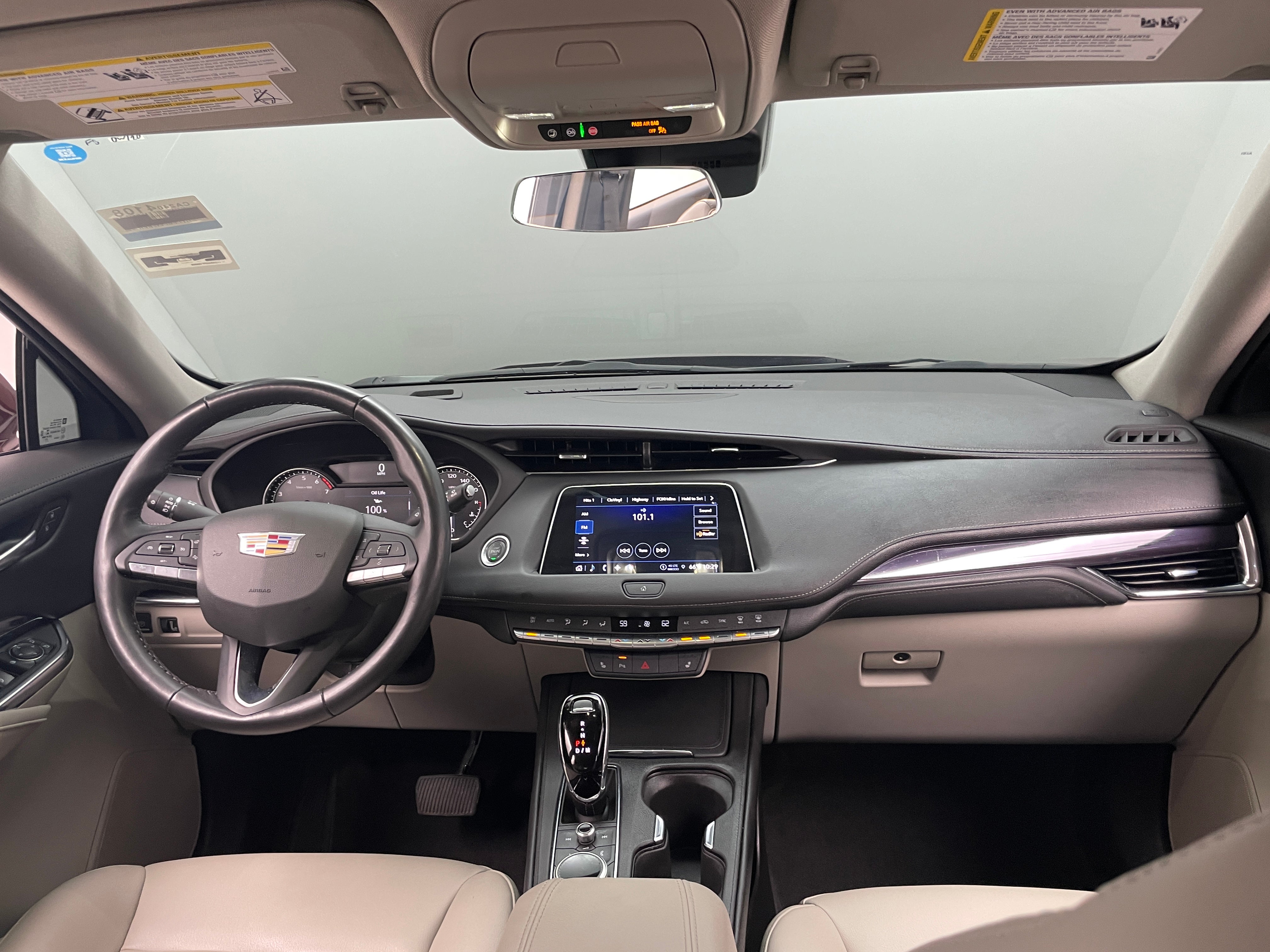 2023 Cadillac XT4 Luxury 2