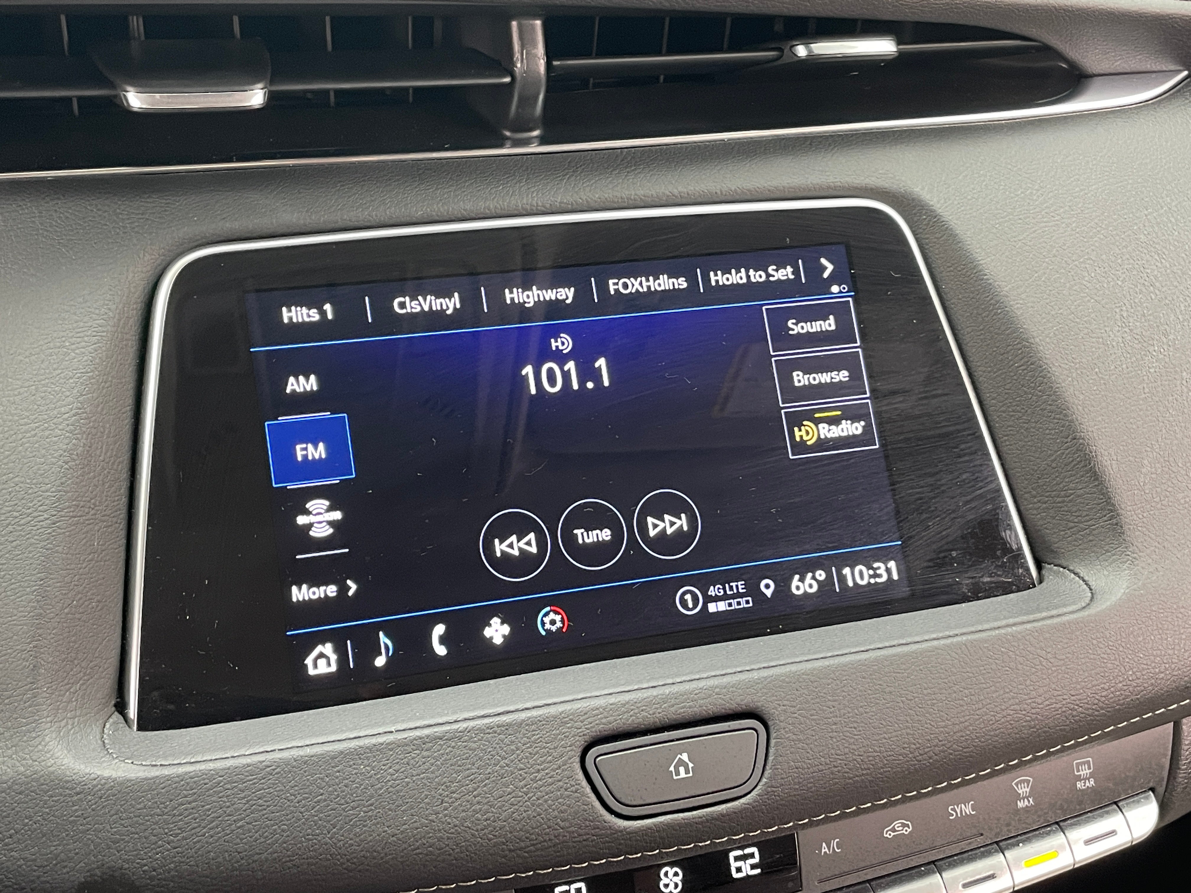 2023 Cadillac XT4 Luxury 3