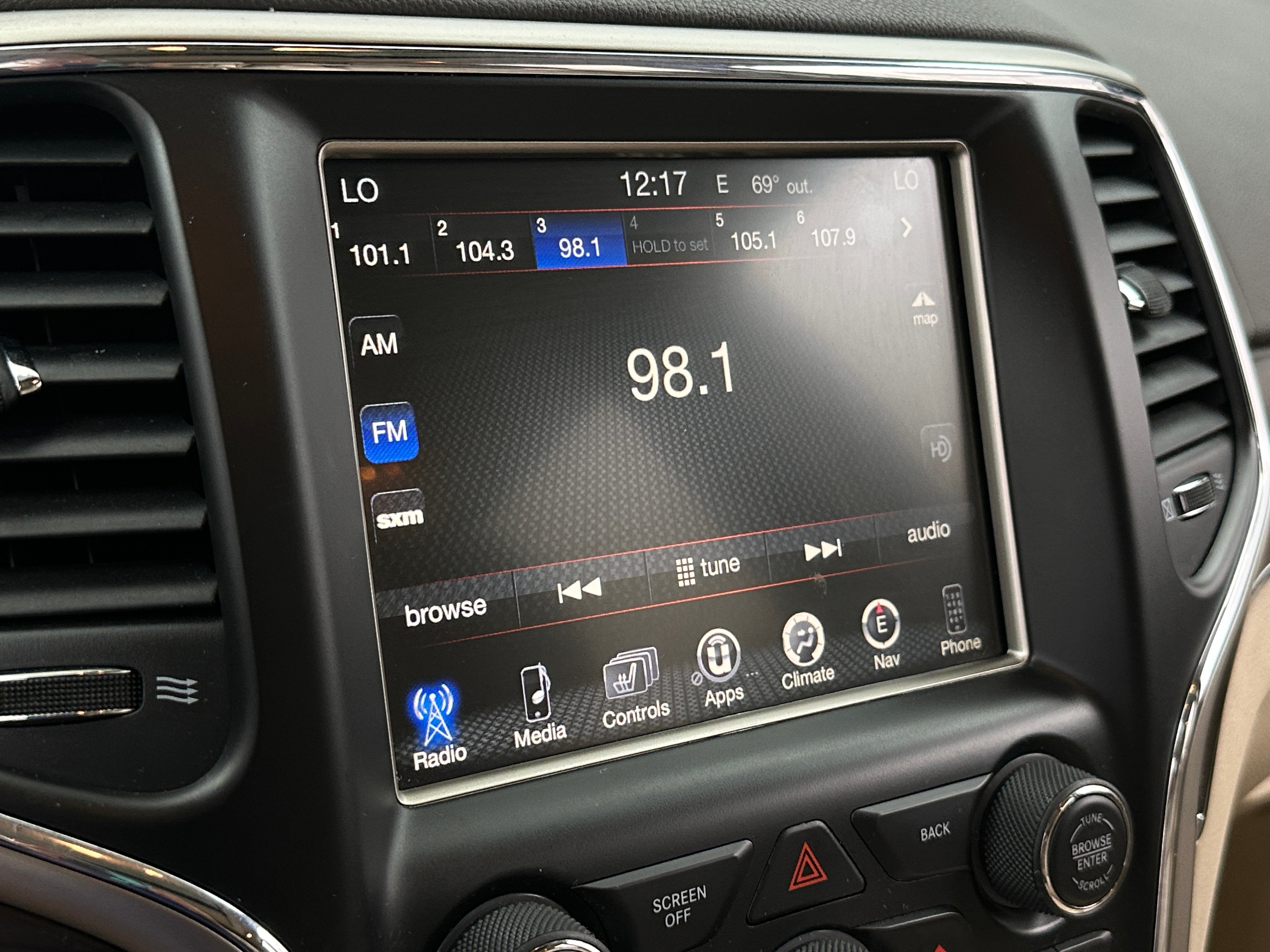 2015 Jeep Grand Cherokee Overland 3