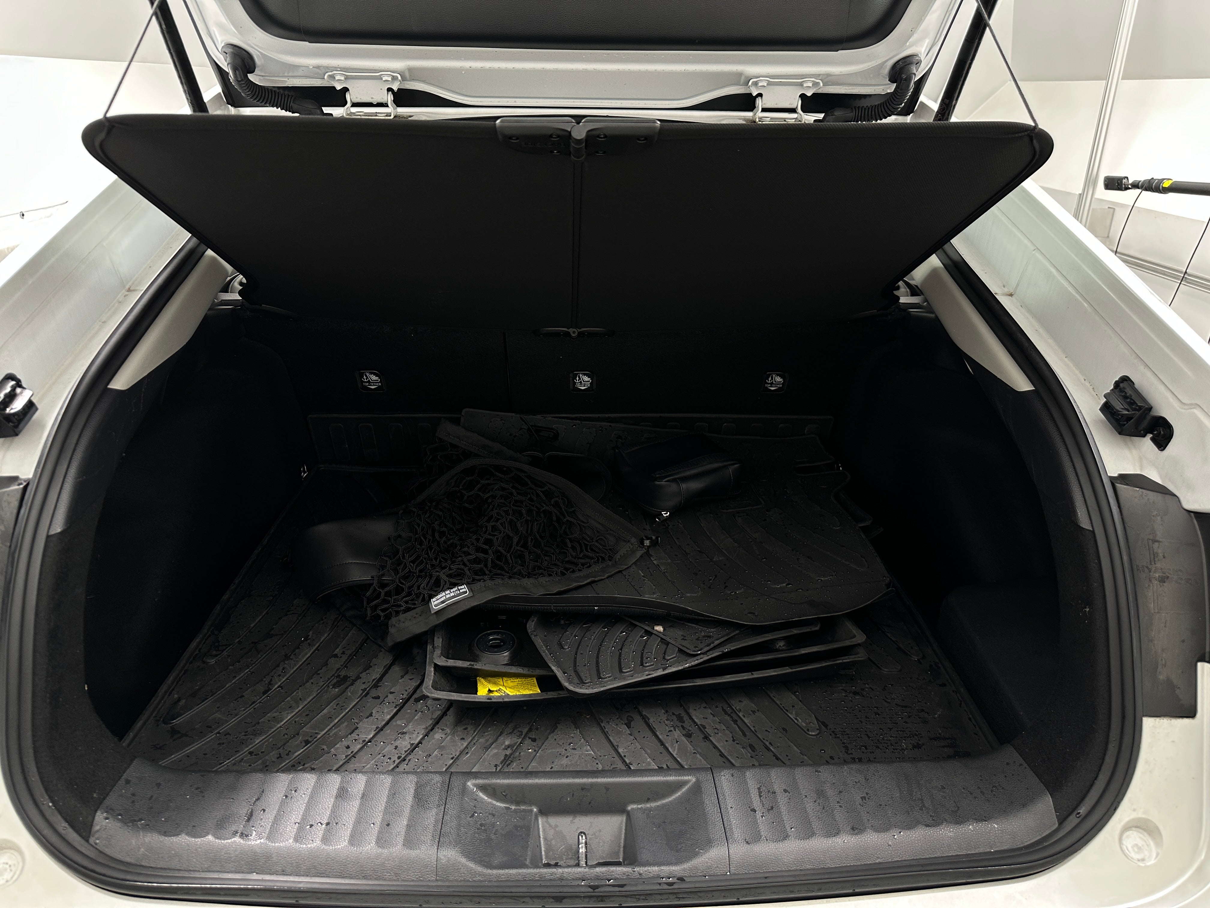 2023 Toyota Prius XLE 6