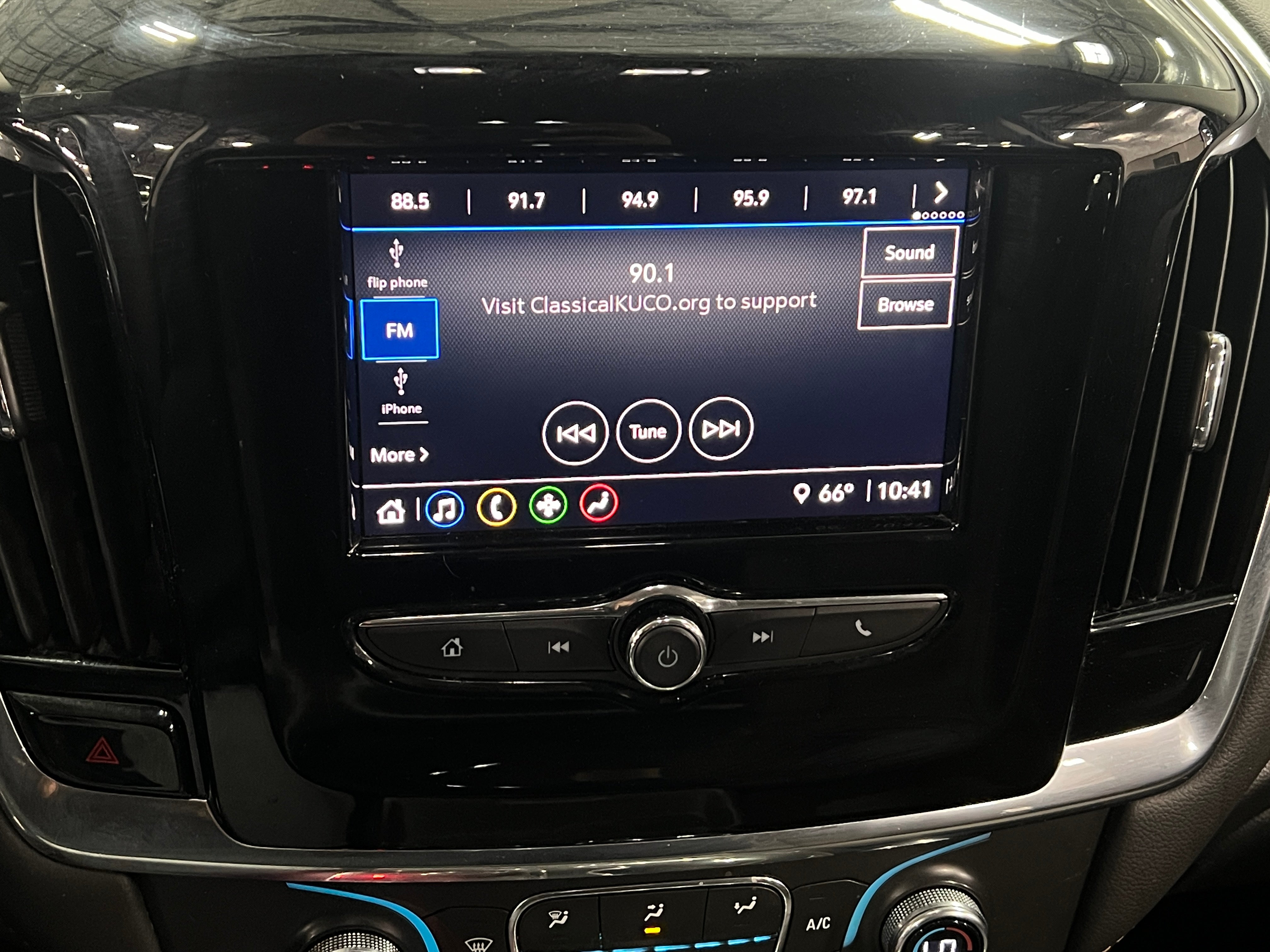 2020 Chevrolet Traverse LS 4