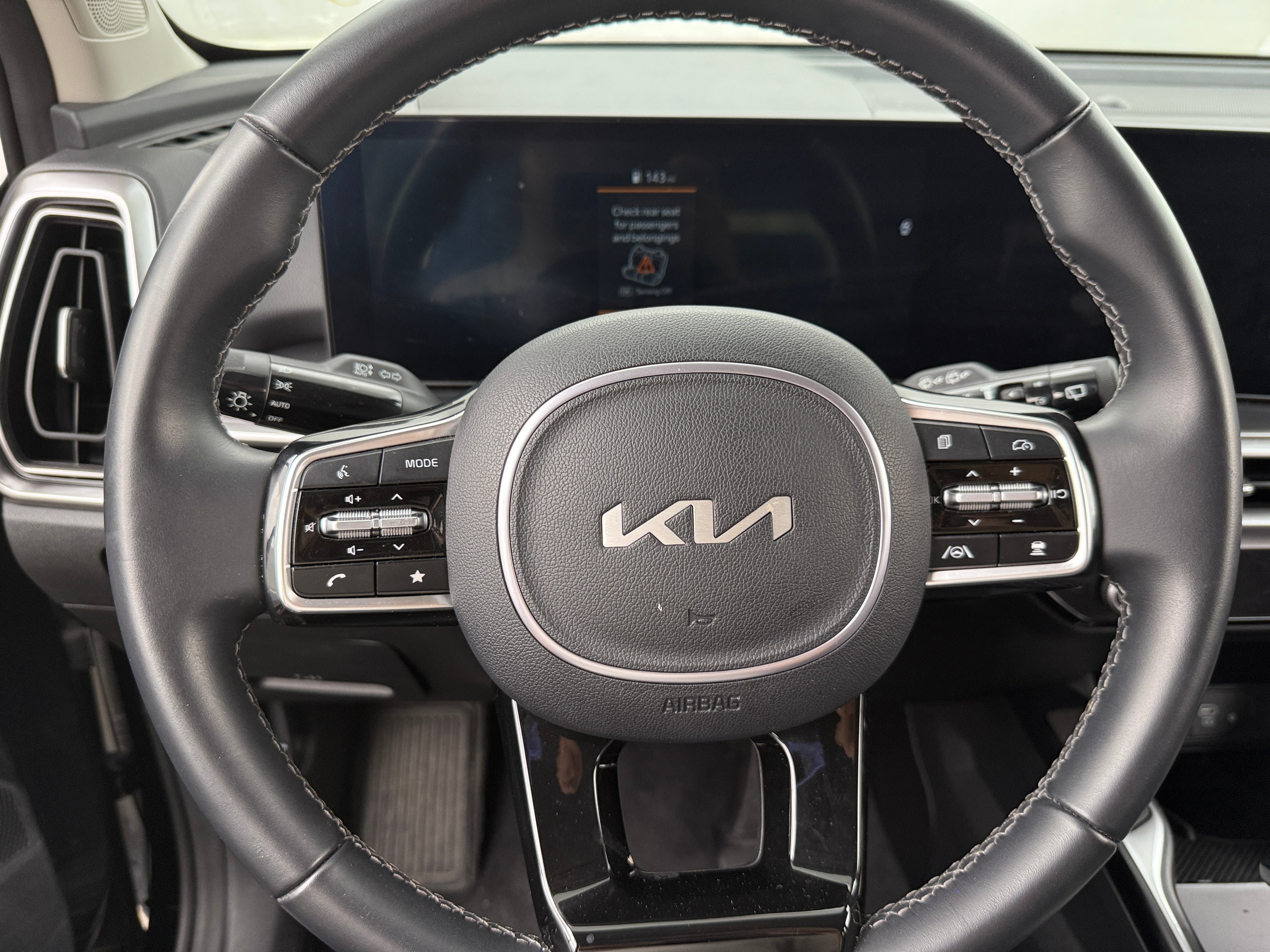 2024 Kia Sorento S 4