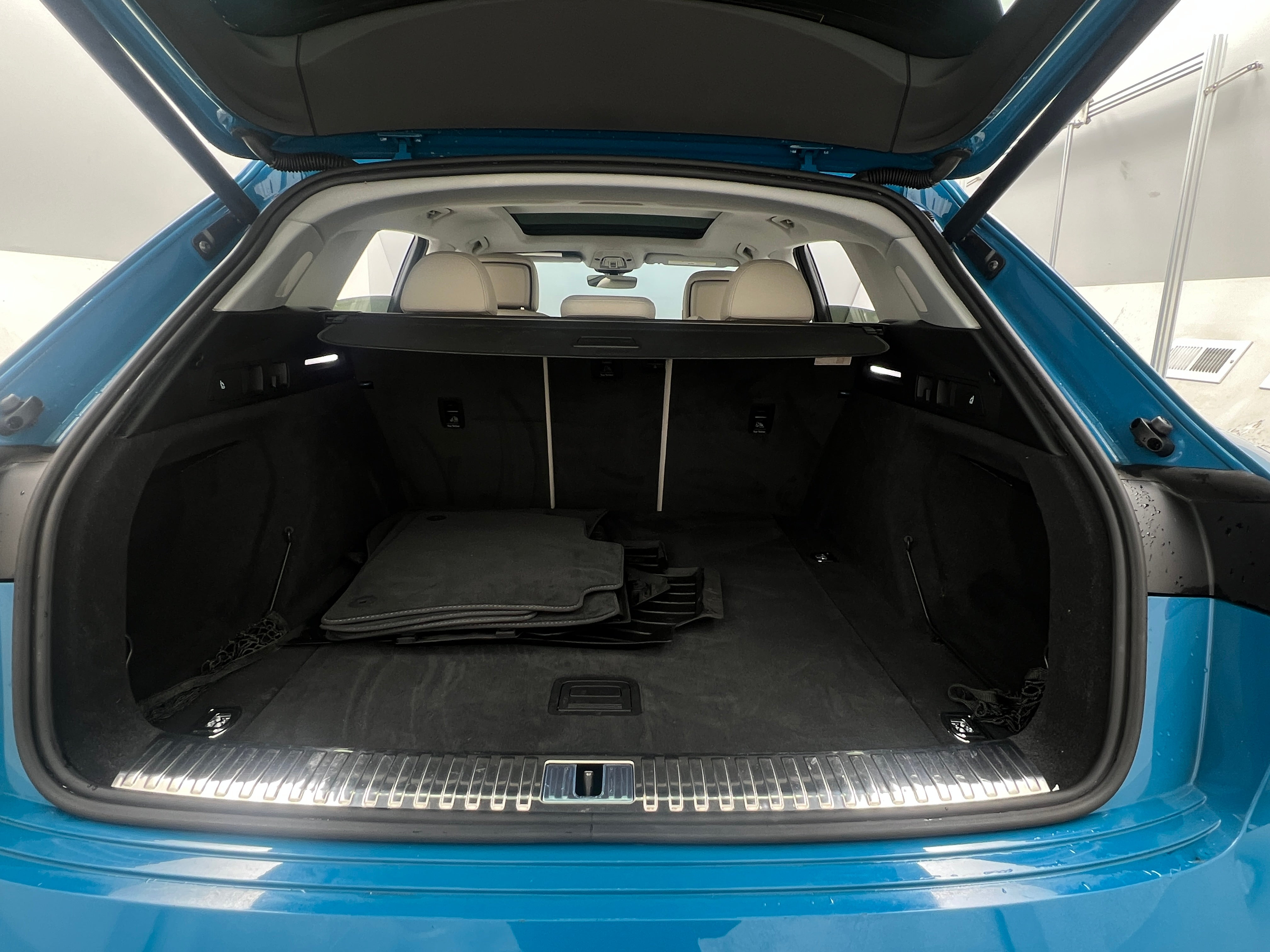 2019 Audi e-tron Premium Plus 6