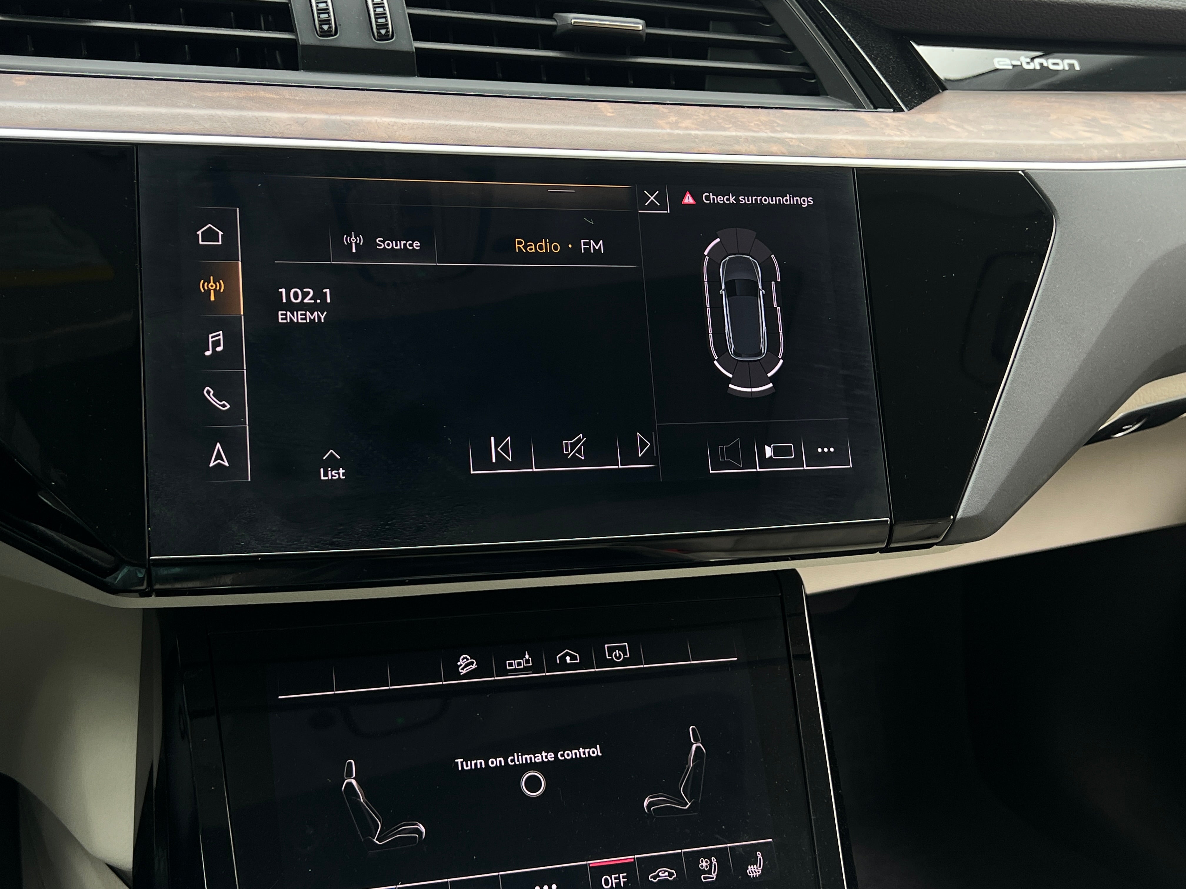 2019 Audi e-tron Premium Plus 3