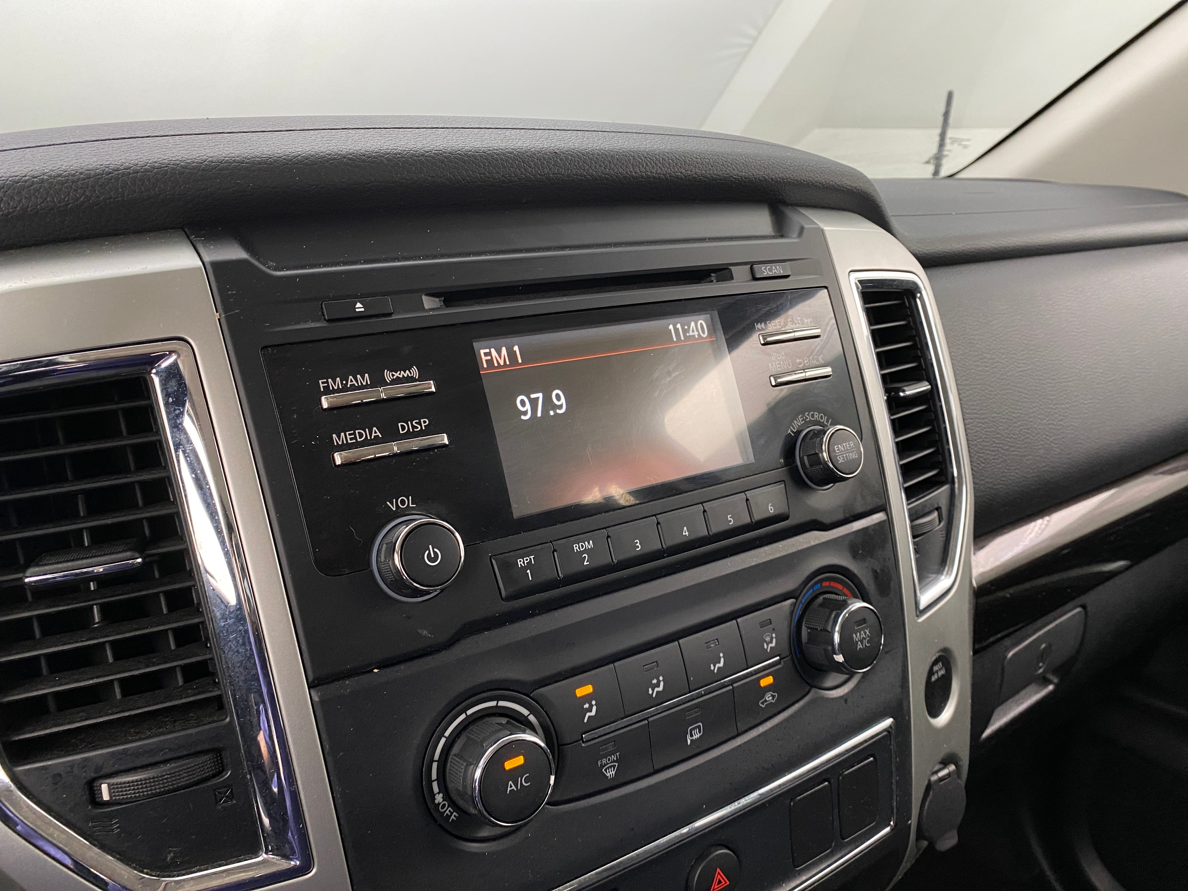 2018 Nissan Titan SV 4