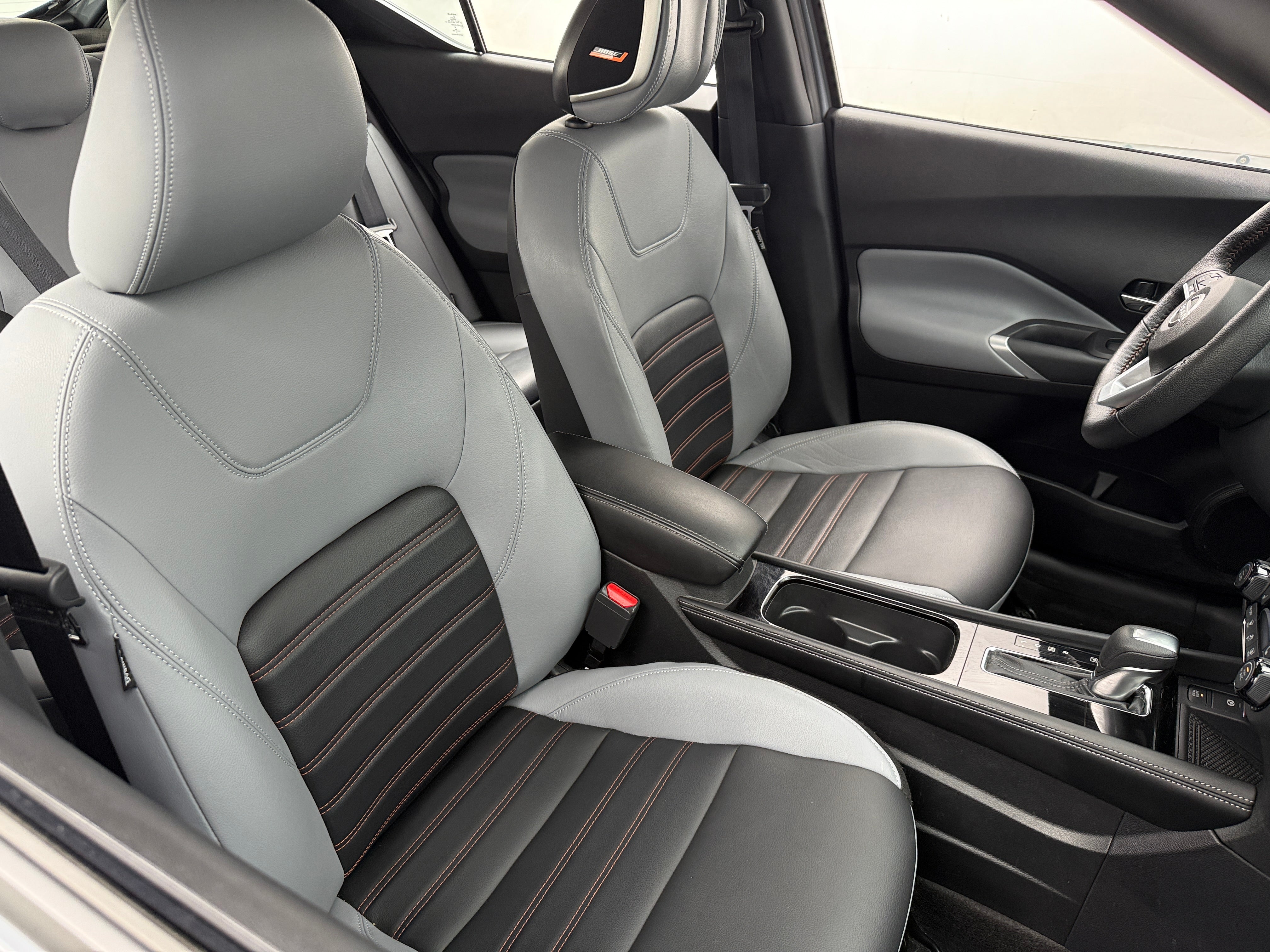 2022 Nissan Kicks SR 2
