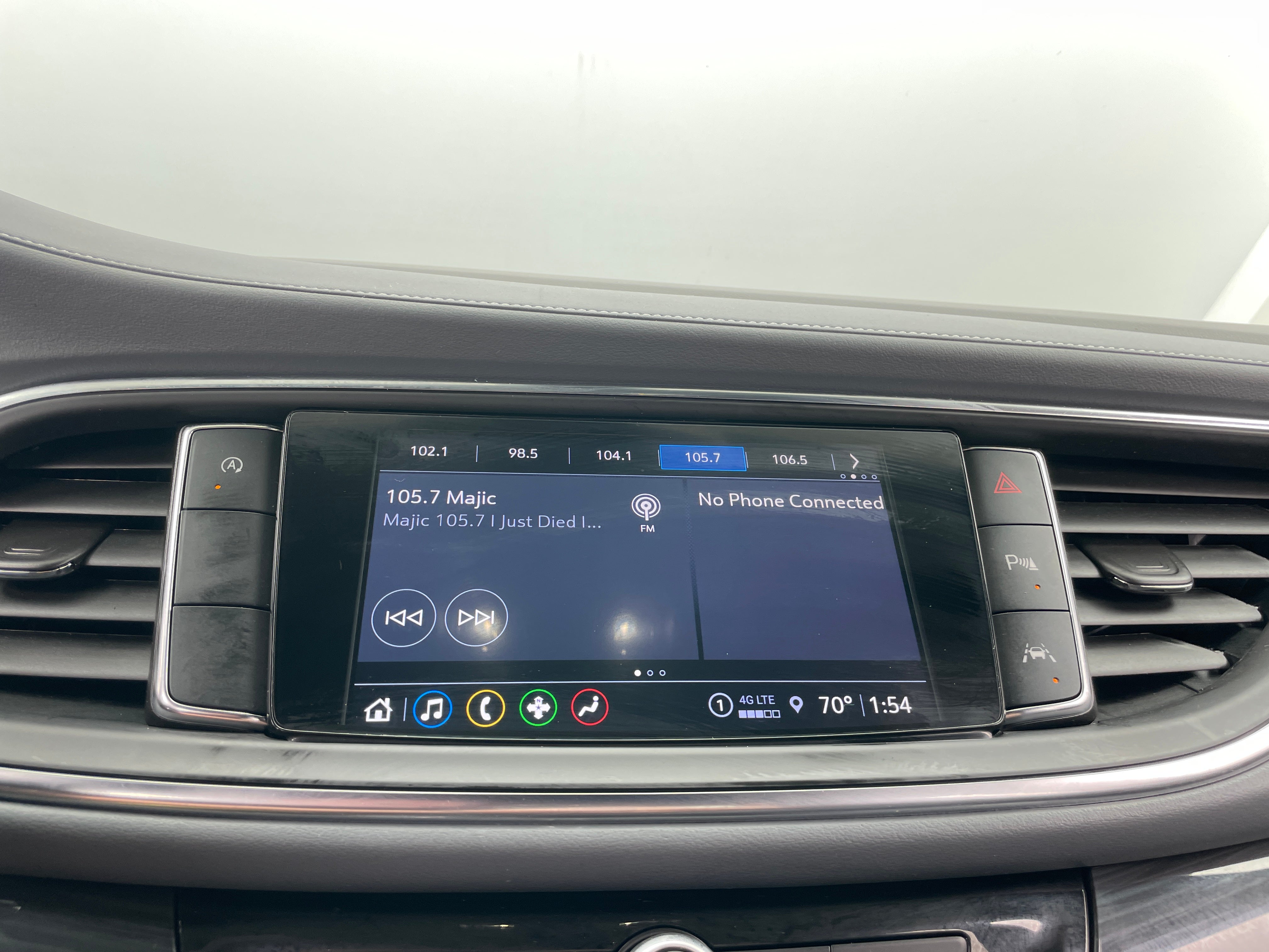 2023 Buick Enclave Essence 3