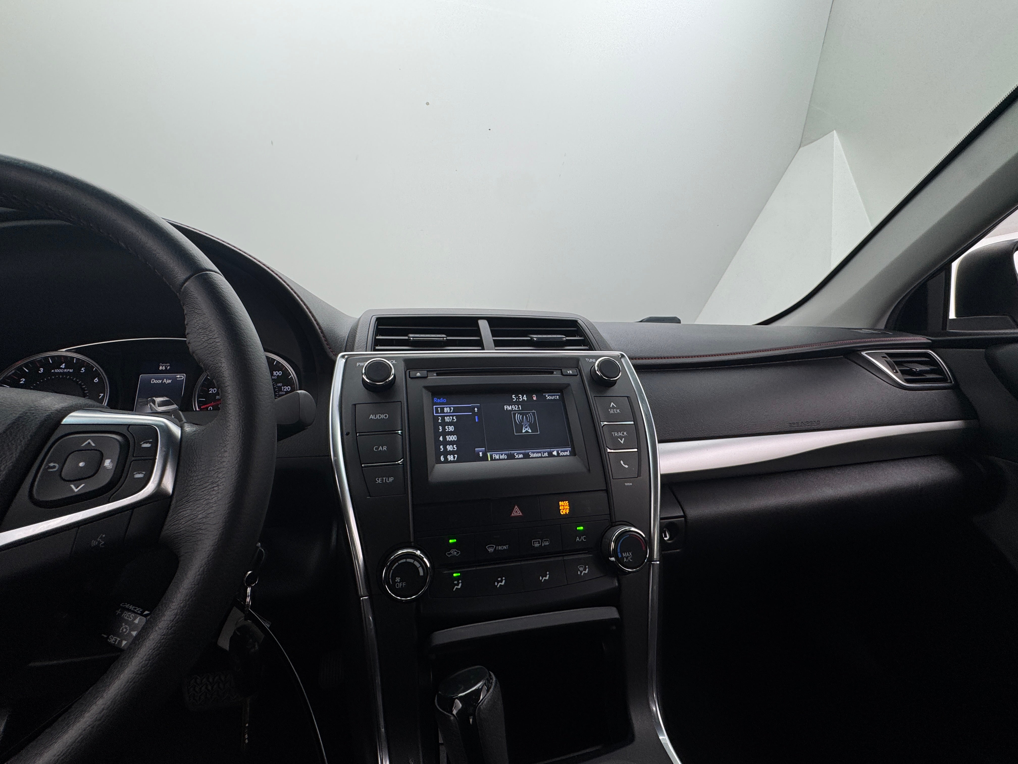 2017 Toyota Camry SE 4
