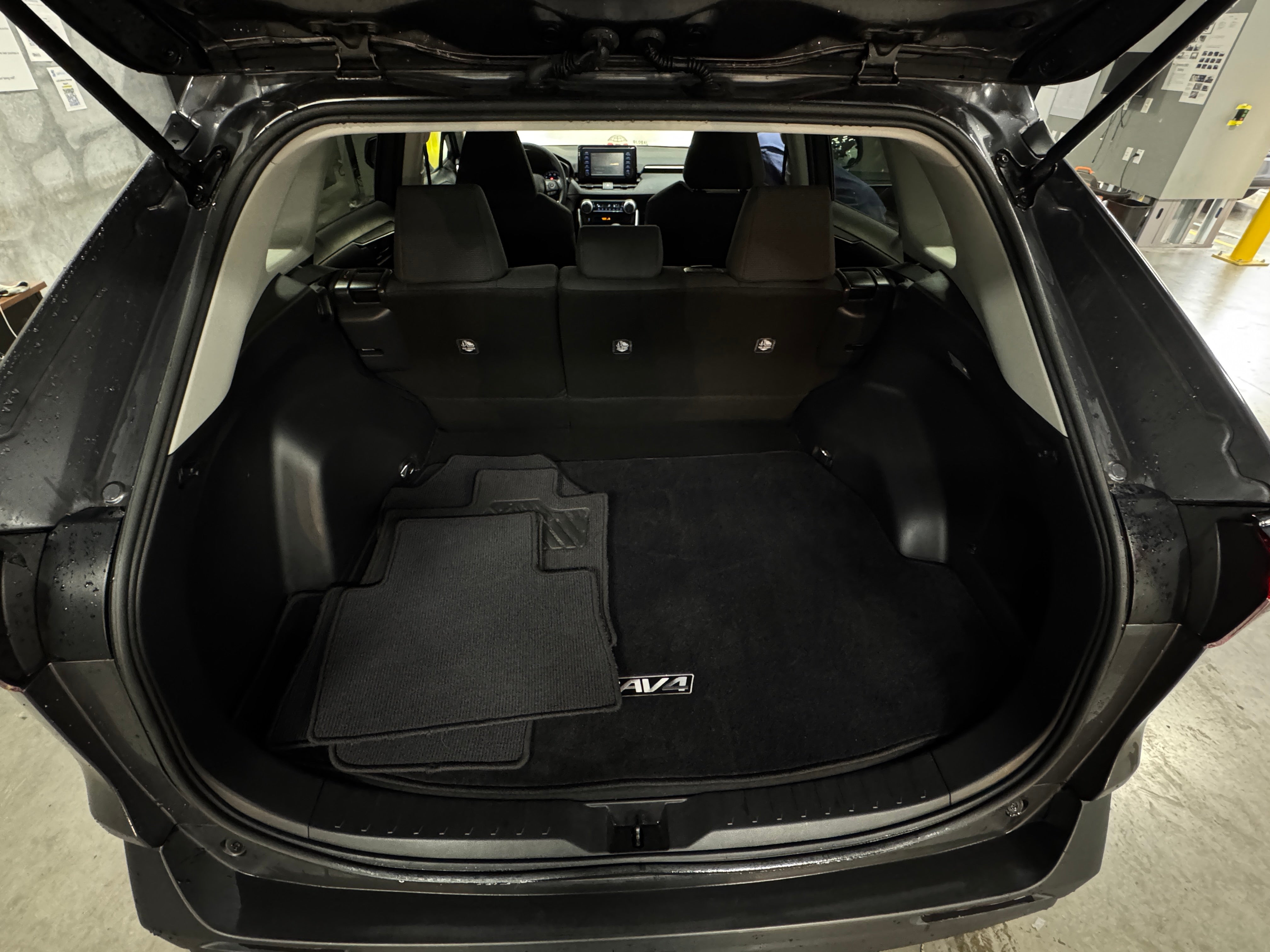 2019 Toyota RAV4 LE 7