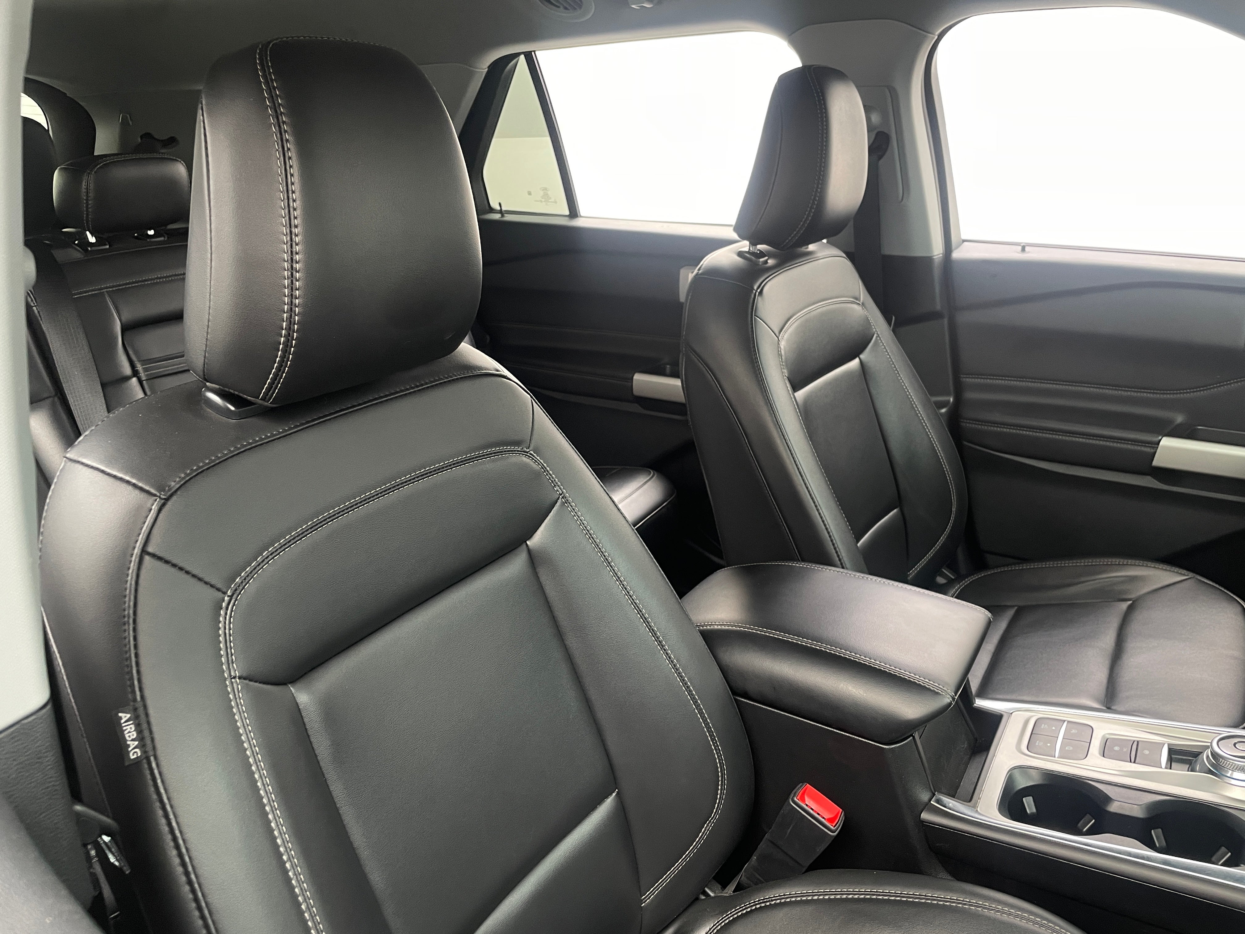 2024 Ford Explorer XLT 2
