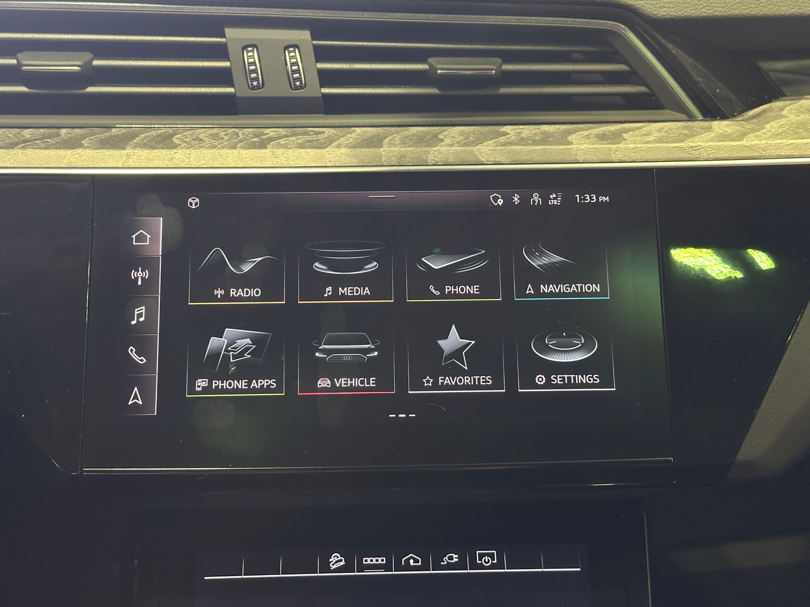 Thumbnail: 2021 Audi e-tron - 3
