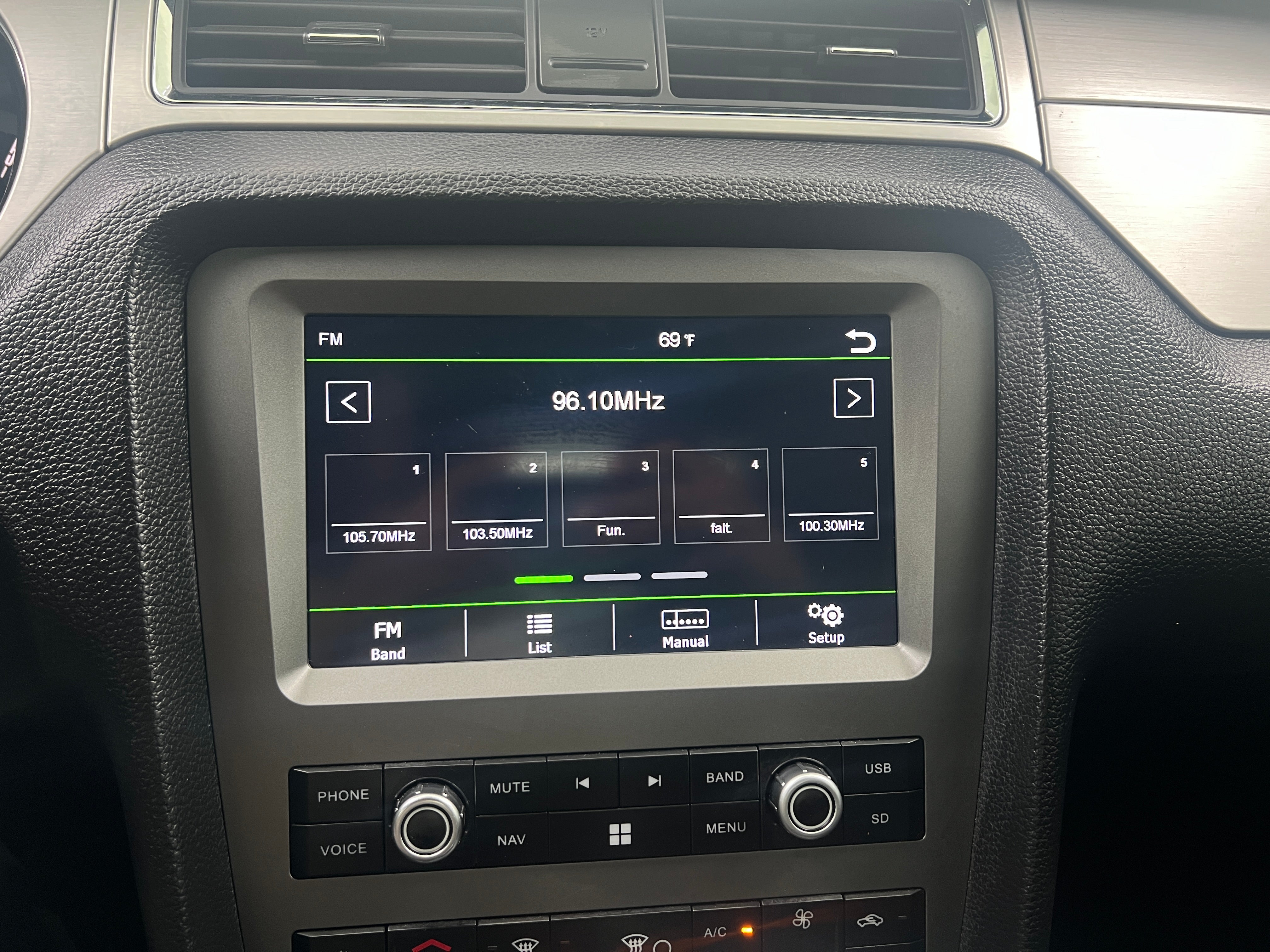 2013 Ford Mustang GT Premium 2