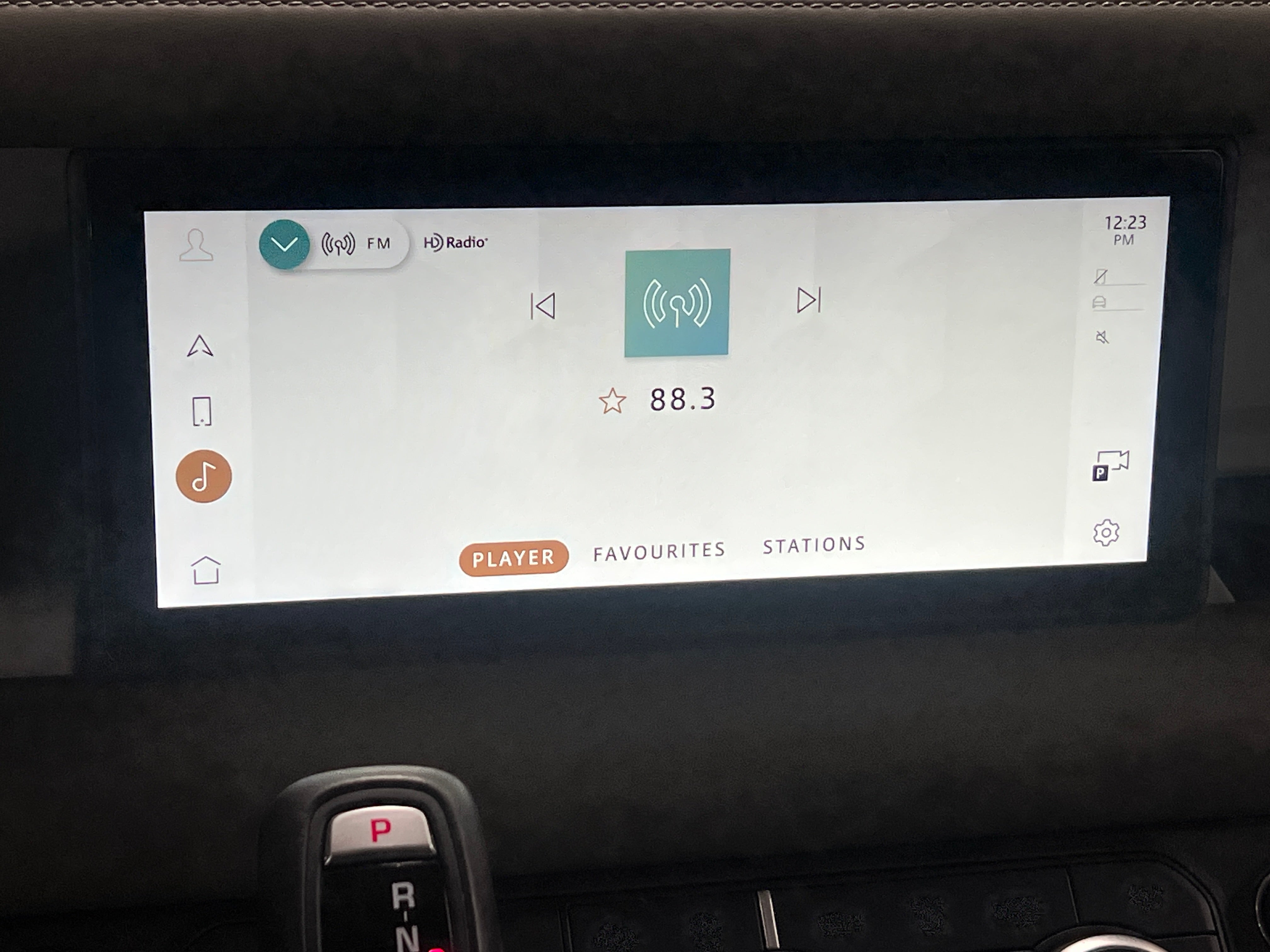 2020 Land Rover Defender First Edition 4