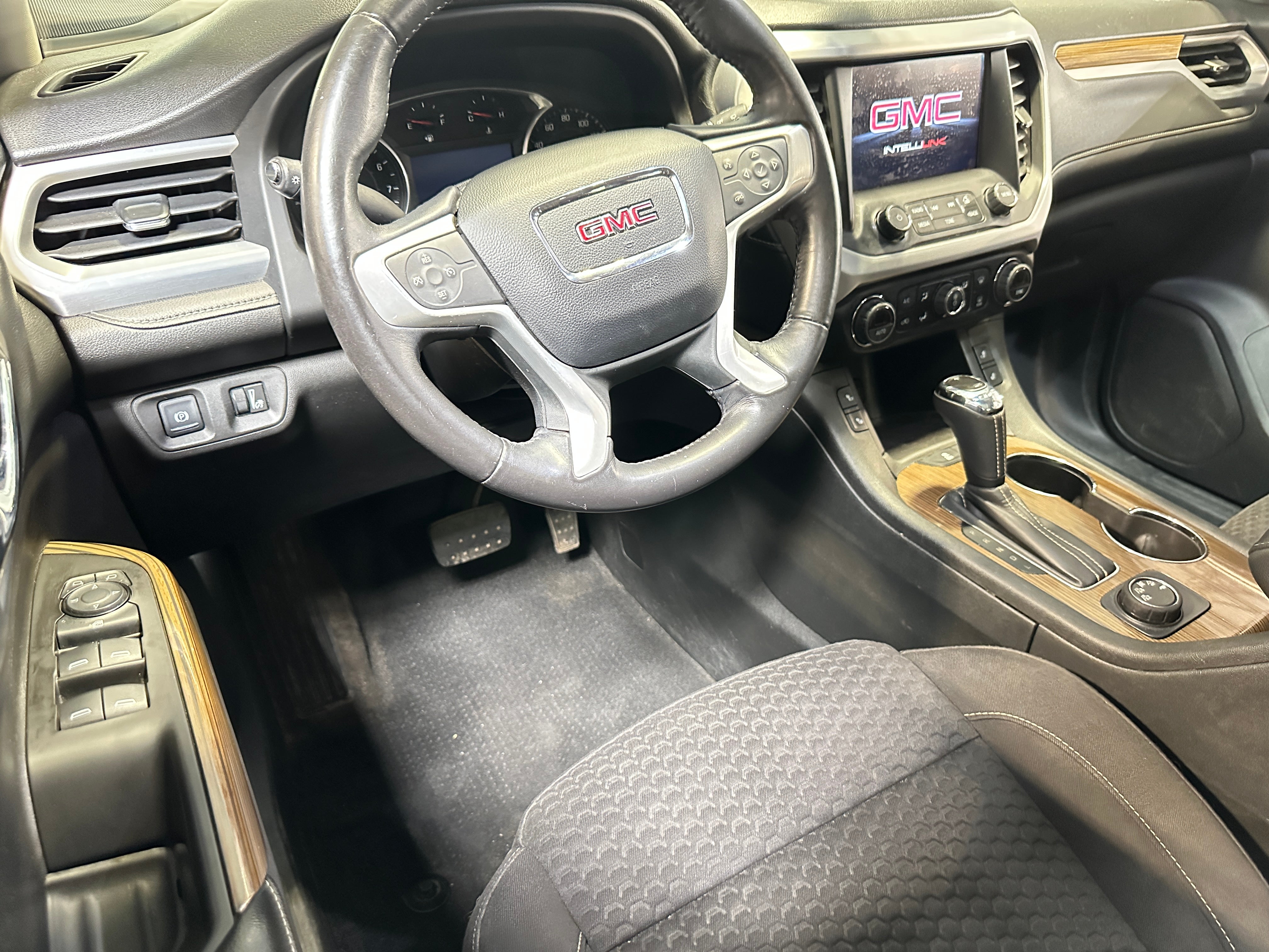2017 GMC Acadia SLE 3