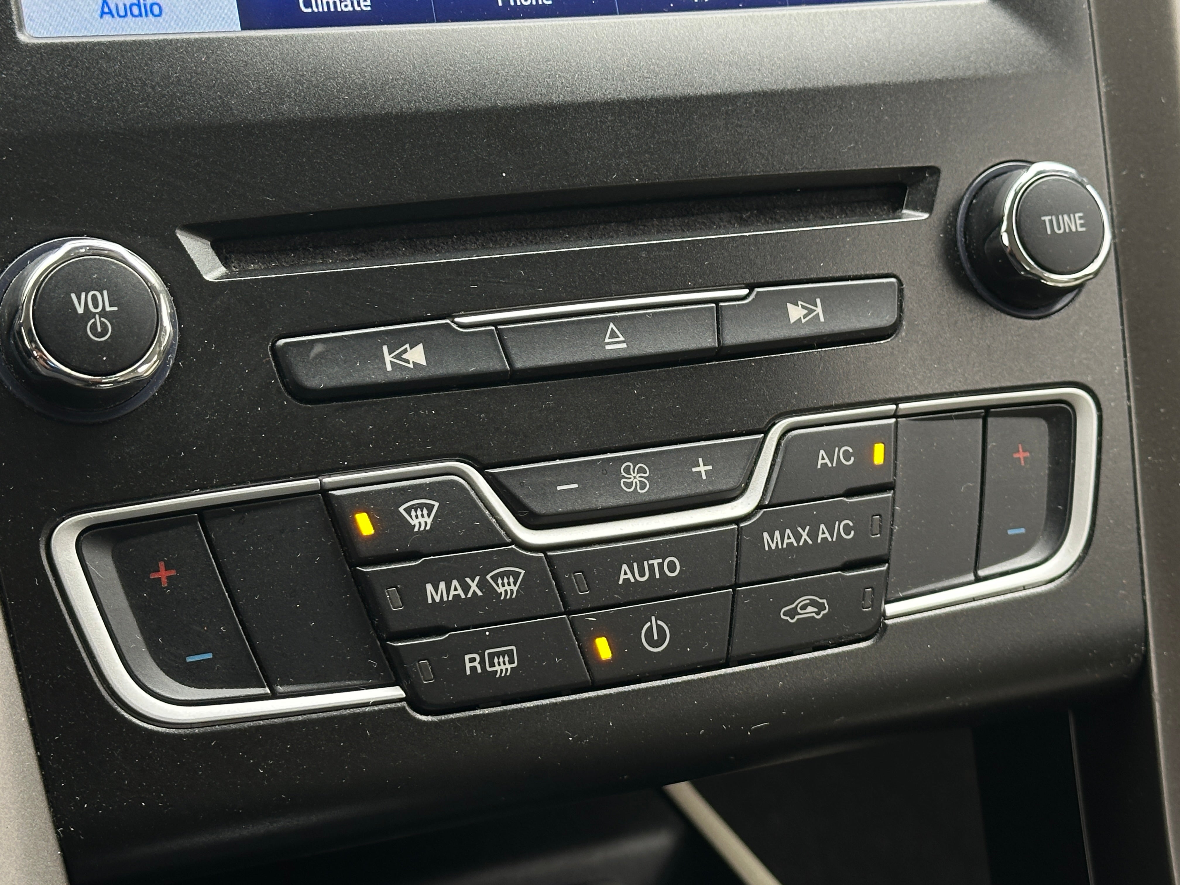 2020 Ford Fusion SE 4