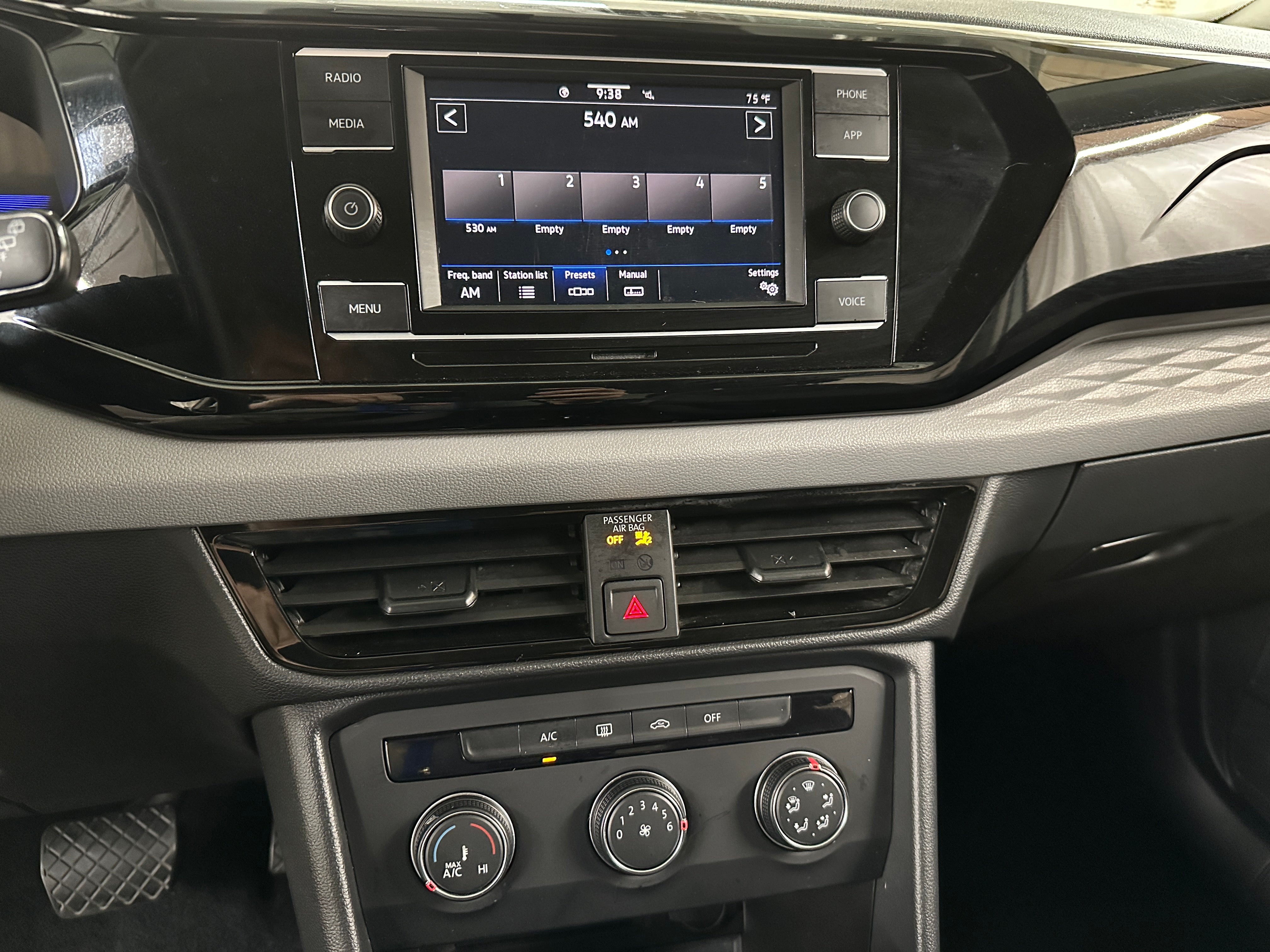 2022 Volkswagen Taos S 4