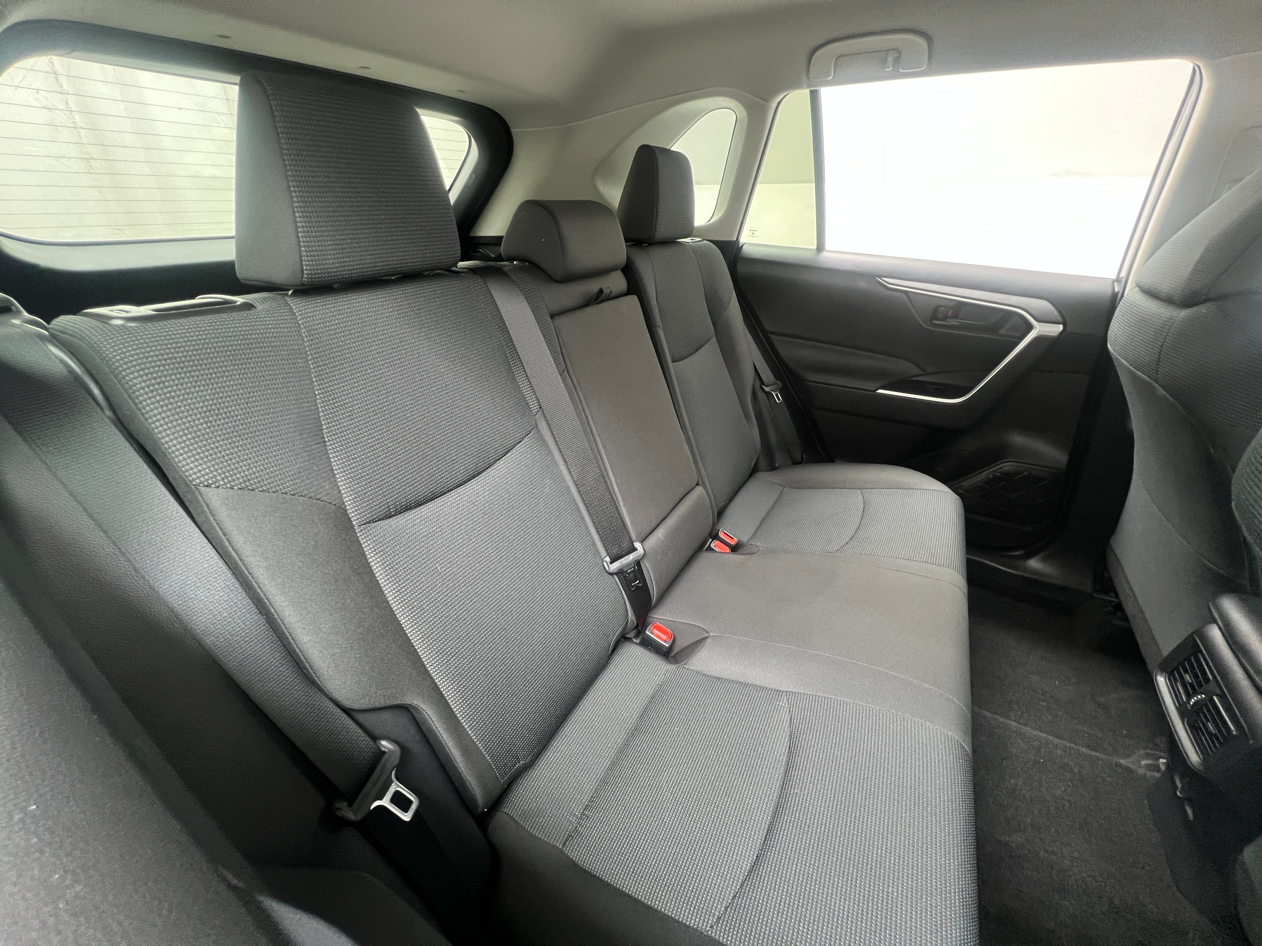 2022 Toyota RAV4 LE 6