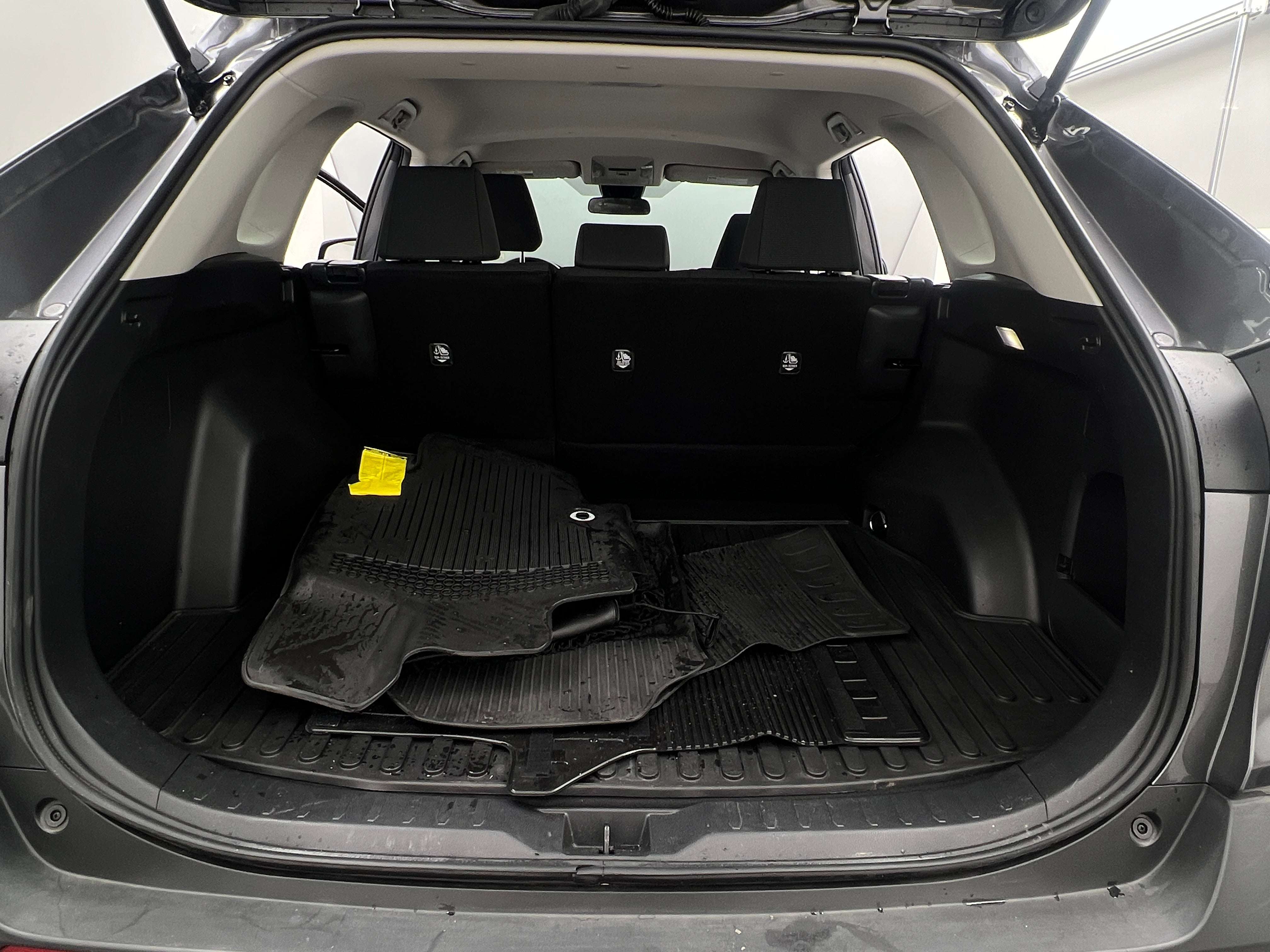 2022 Toyota RAV4 LE 7