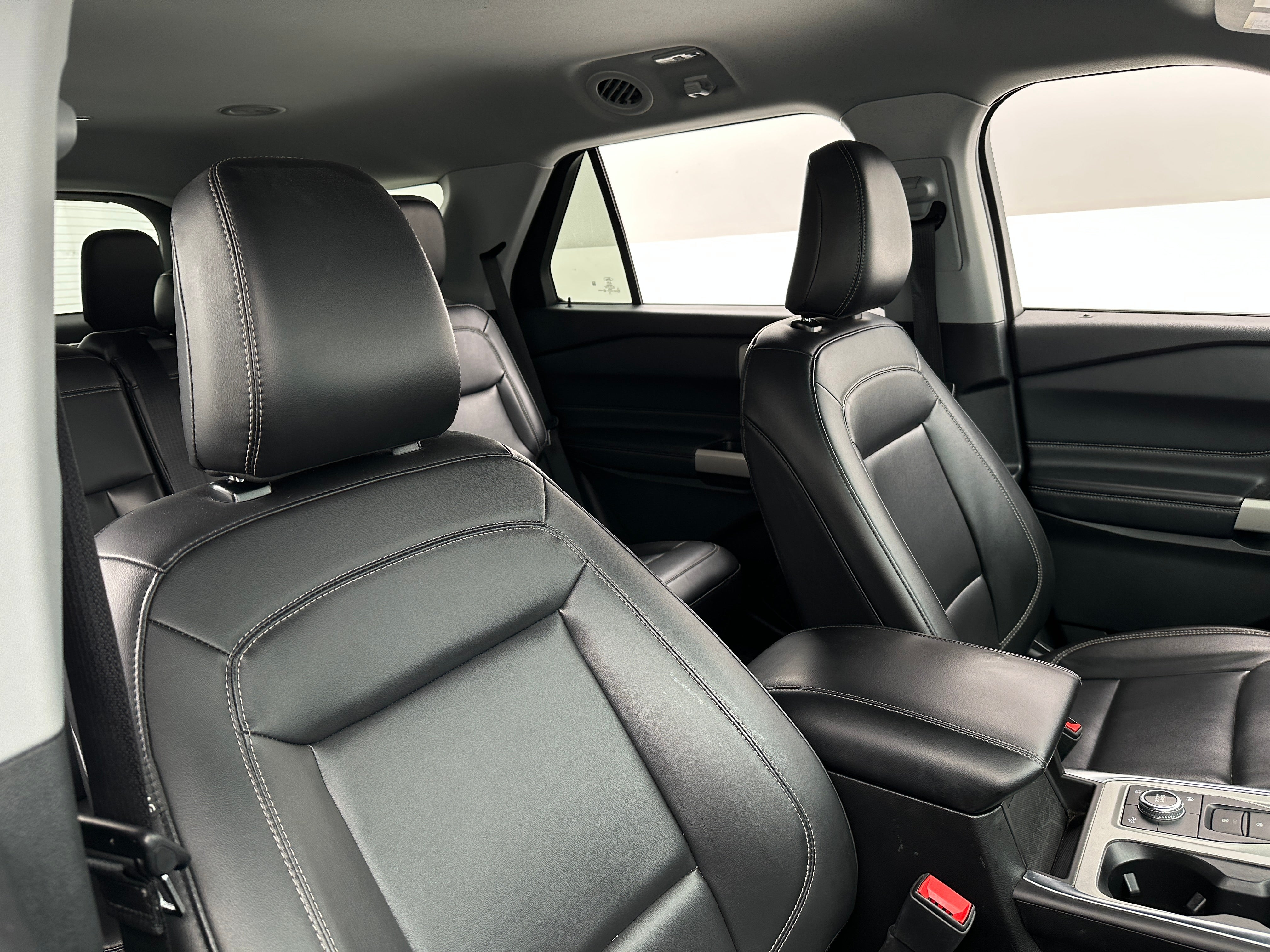 2024 Ford Explorer XLT 2