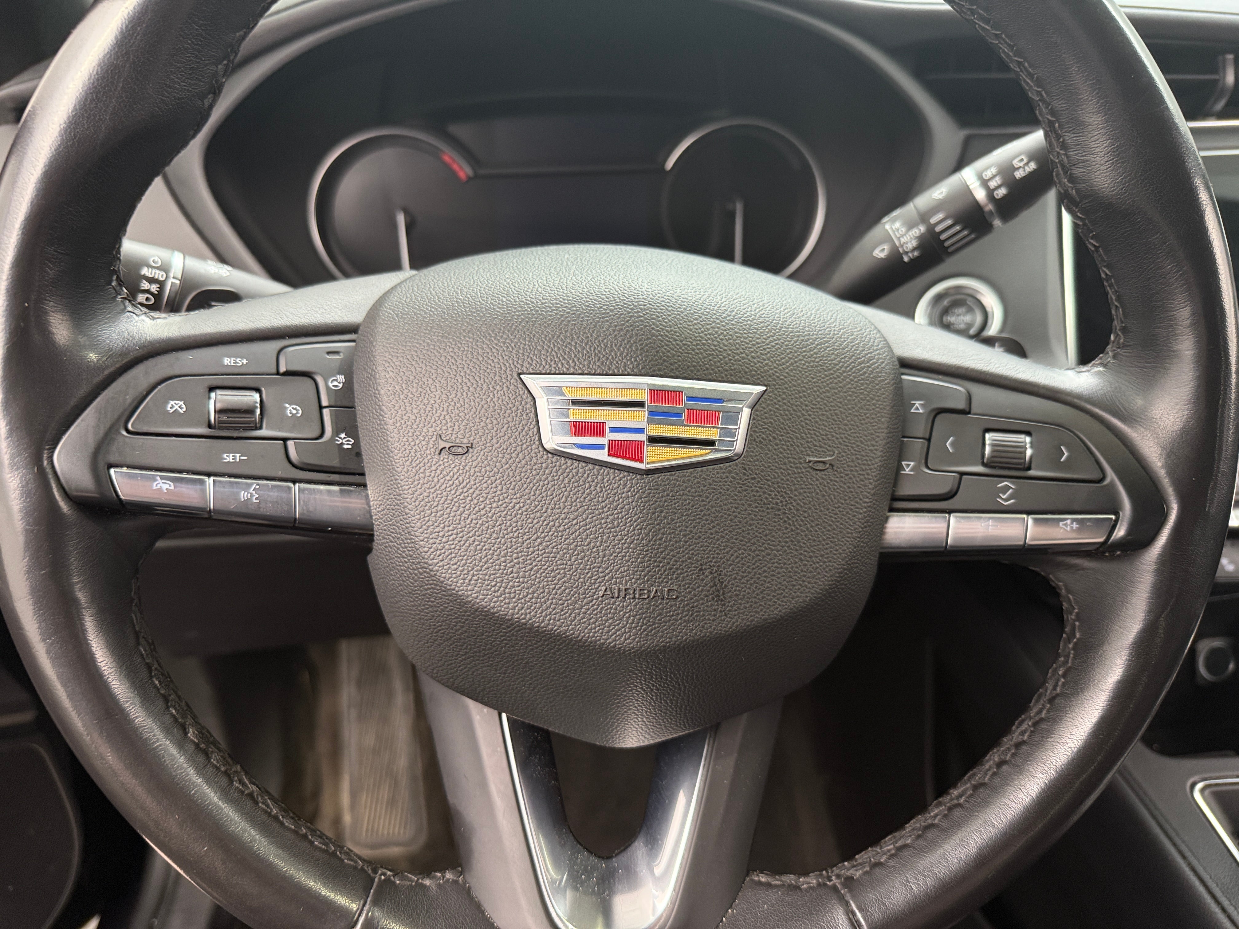 2023 Cadillac XT4 Premium Luxury 4