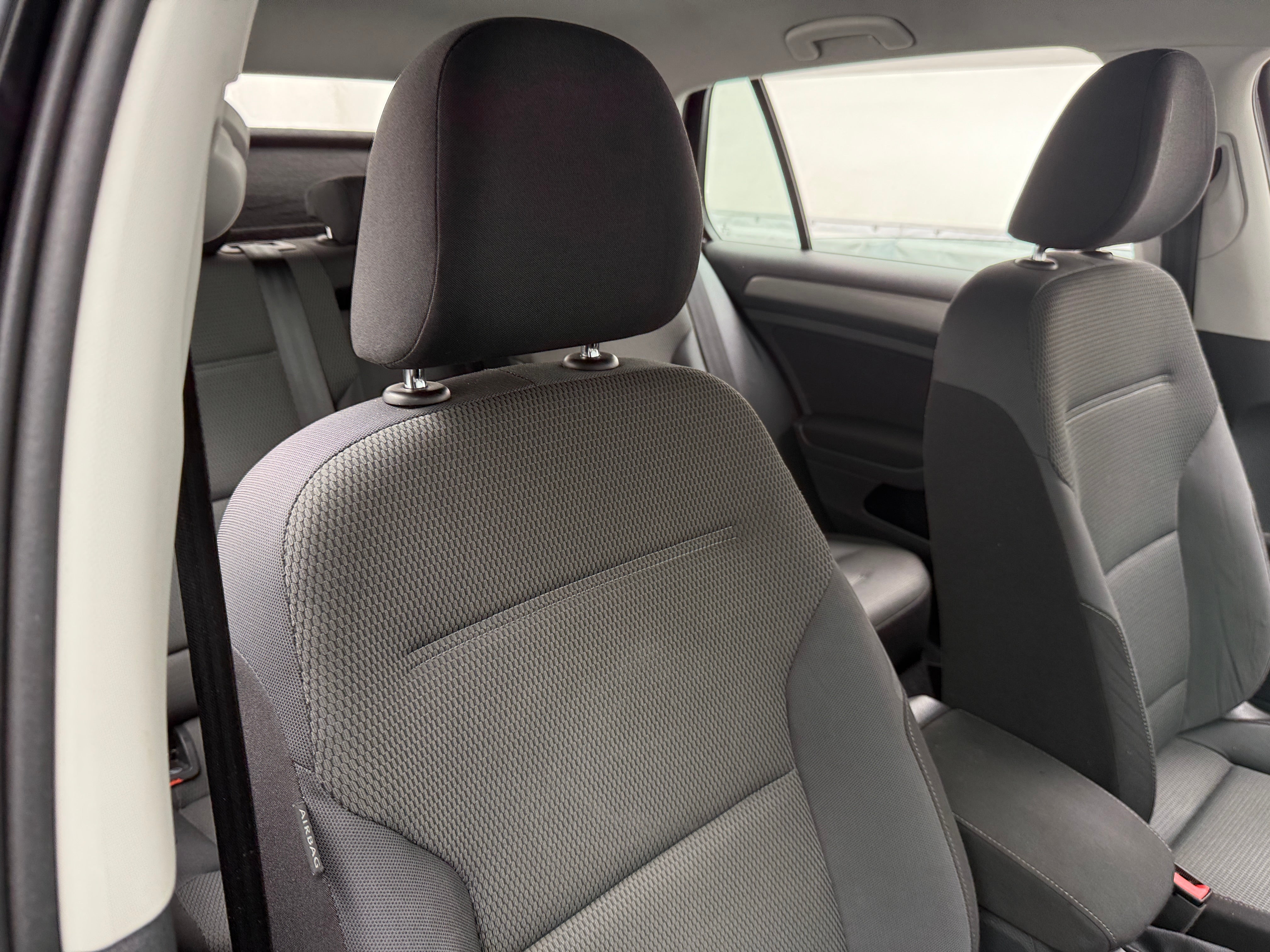 2016 Volkswagen Golf S 2