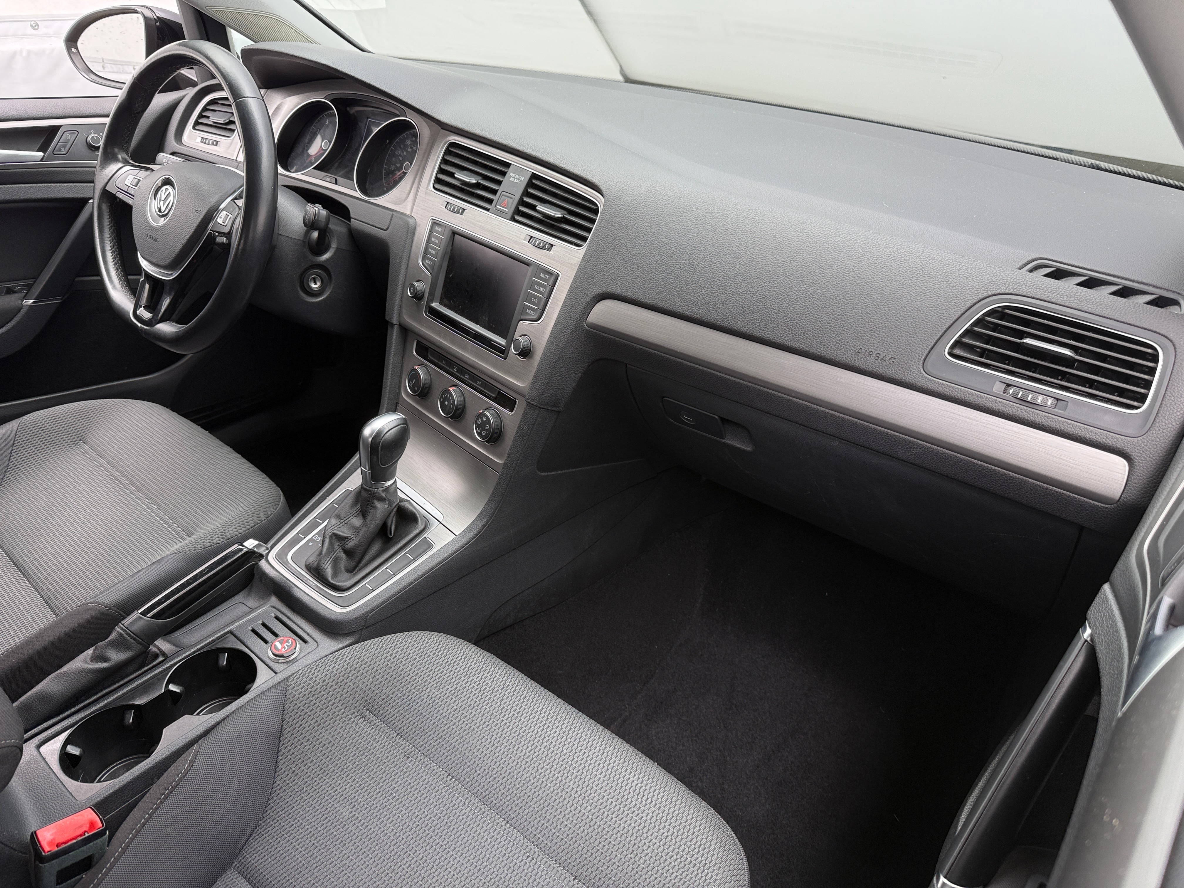2016 Volkswagen Golf S 3
