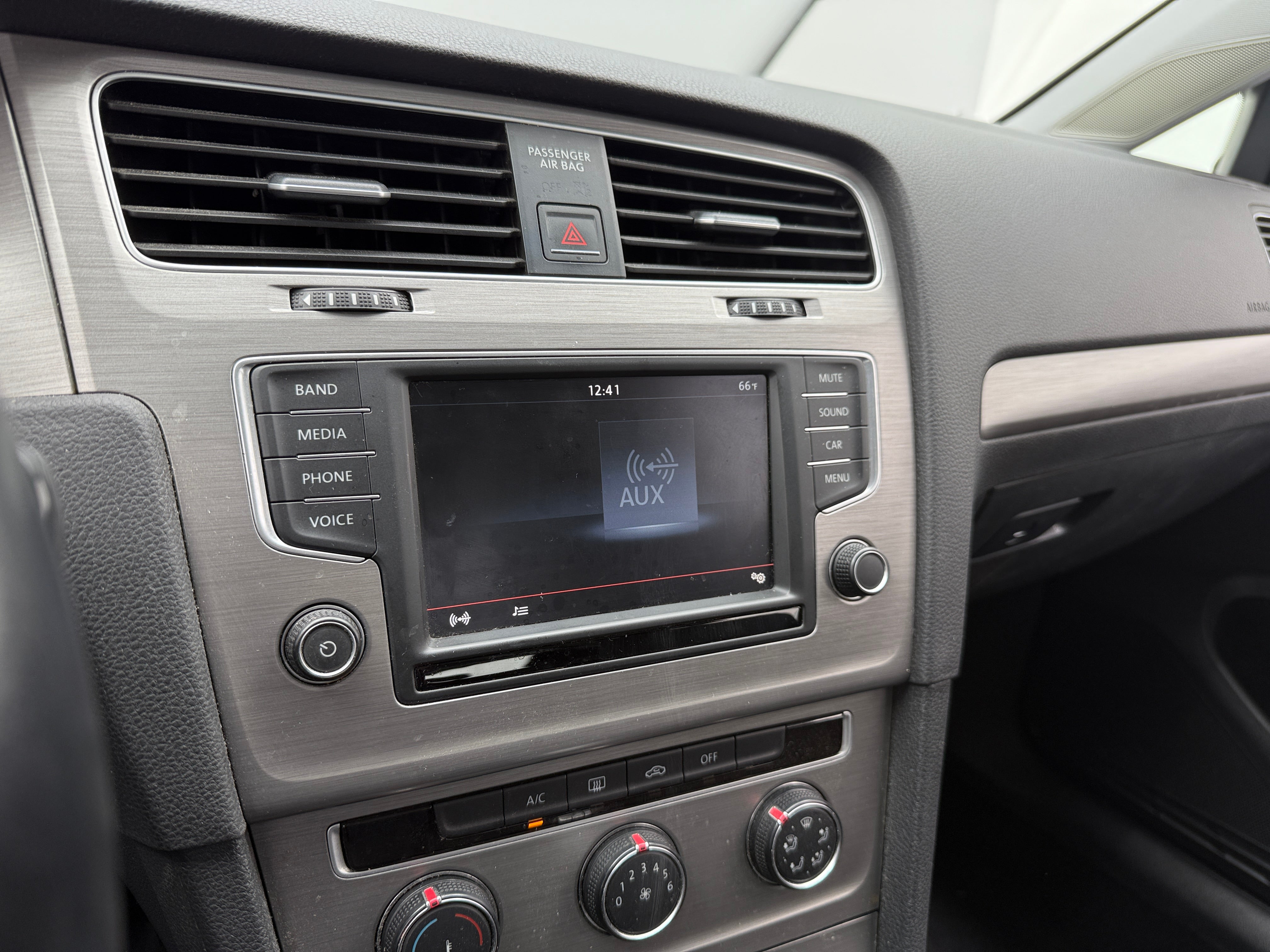 2016 Volkswagen Golf S 4
