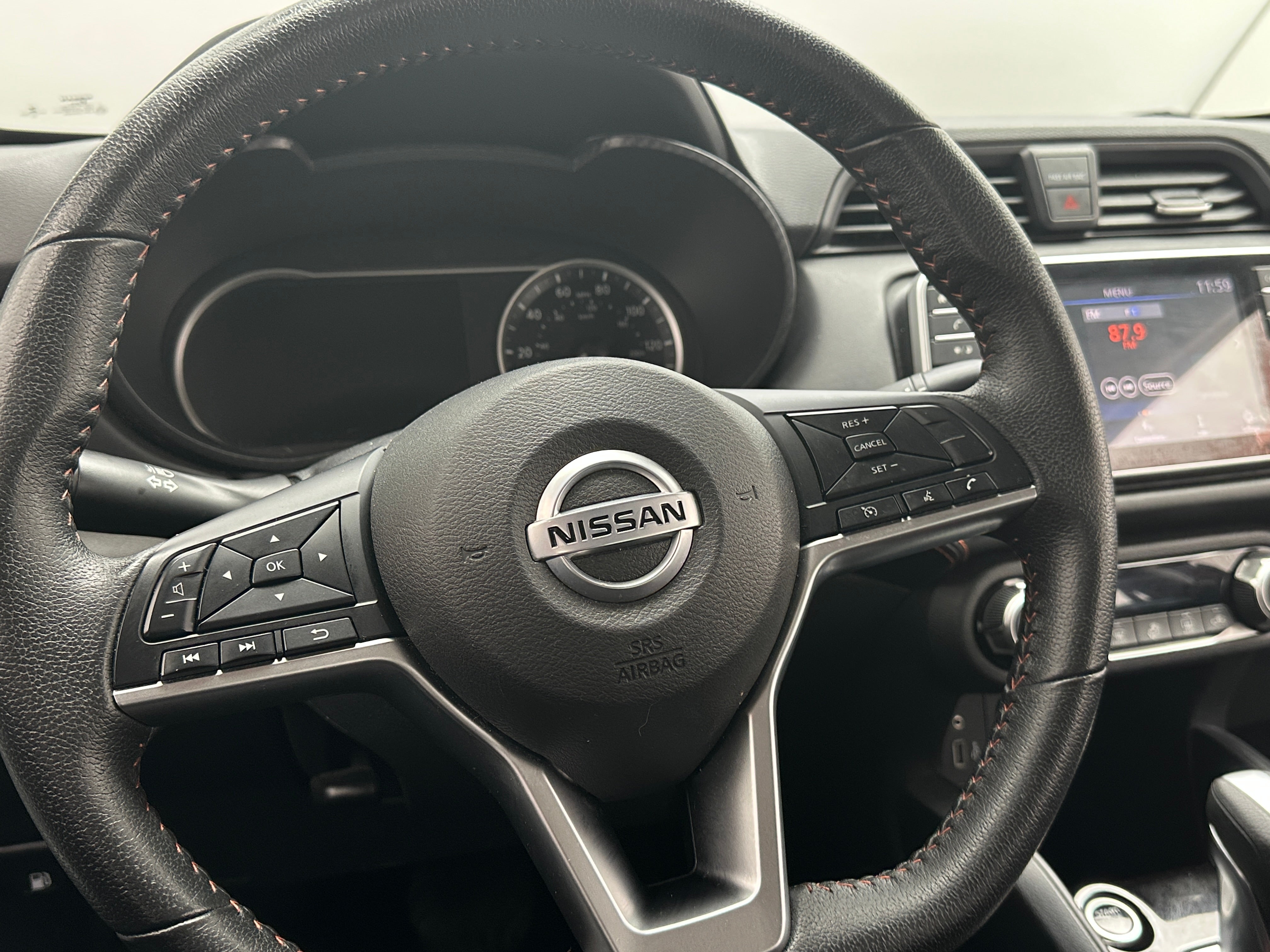 2022 Nissan Versa SR 5