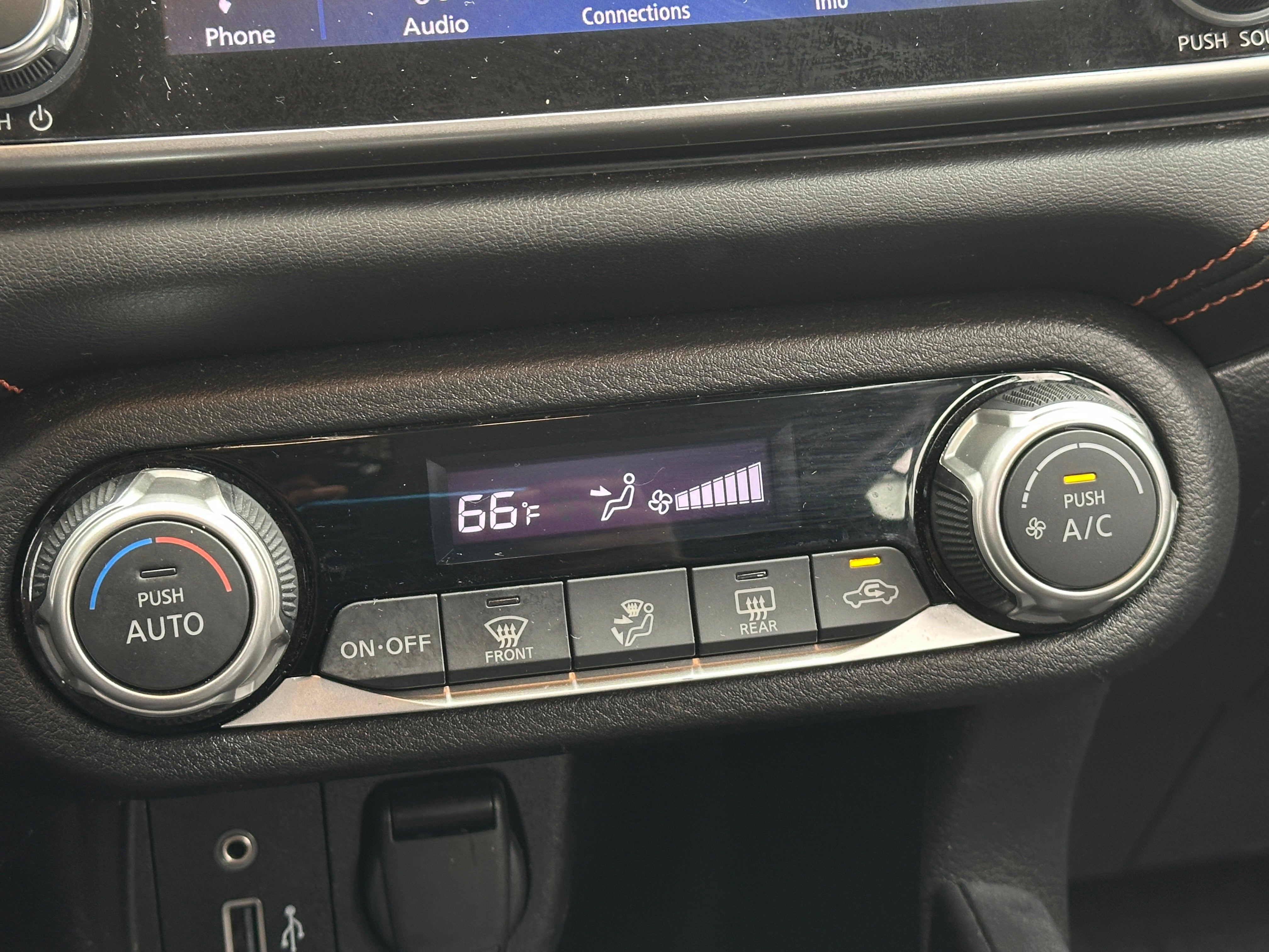 2022 Nissan Versa SR 4