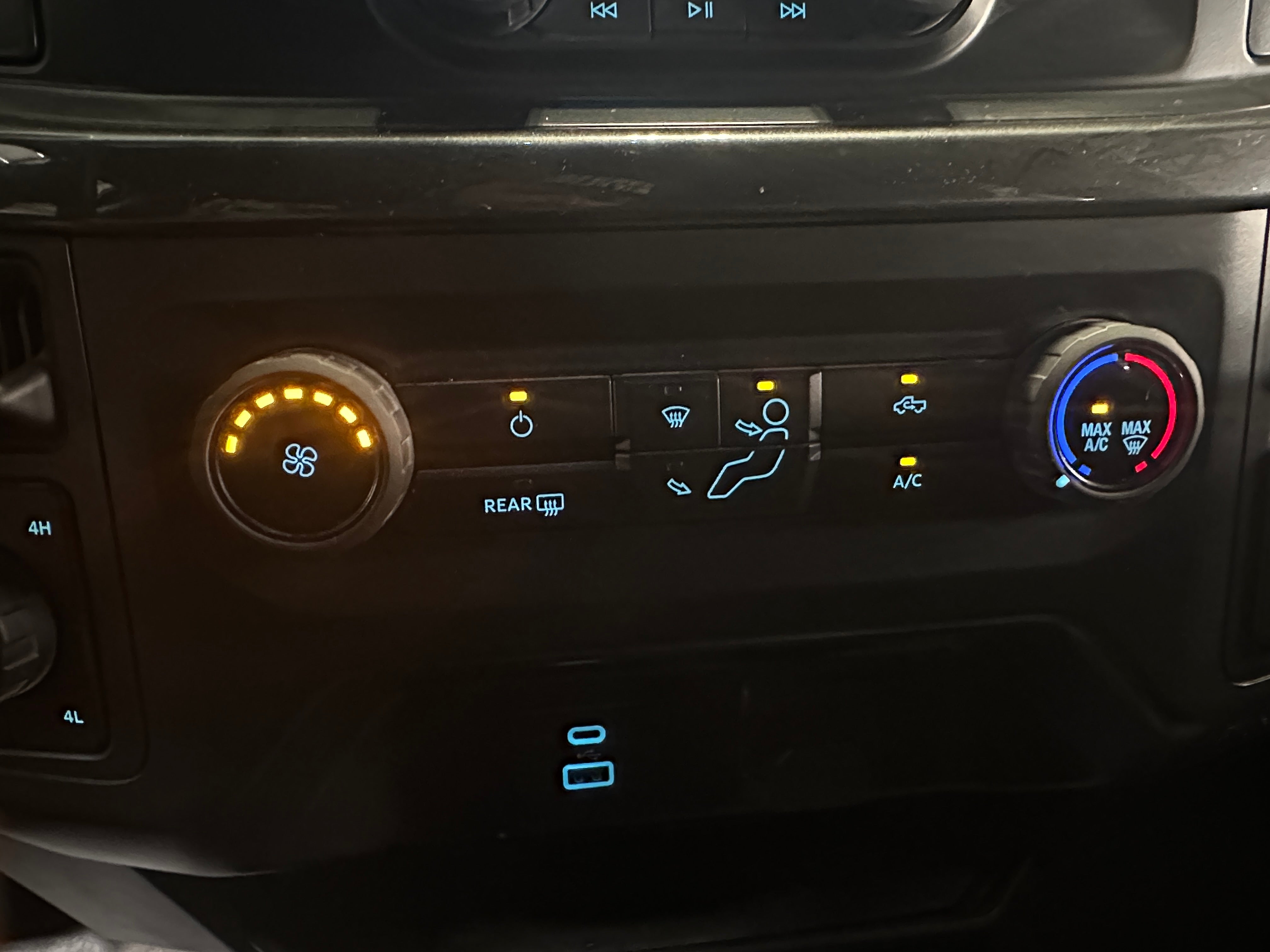2022 Ford Econoline E-150 4