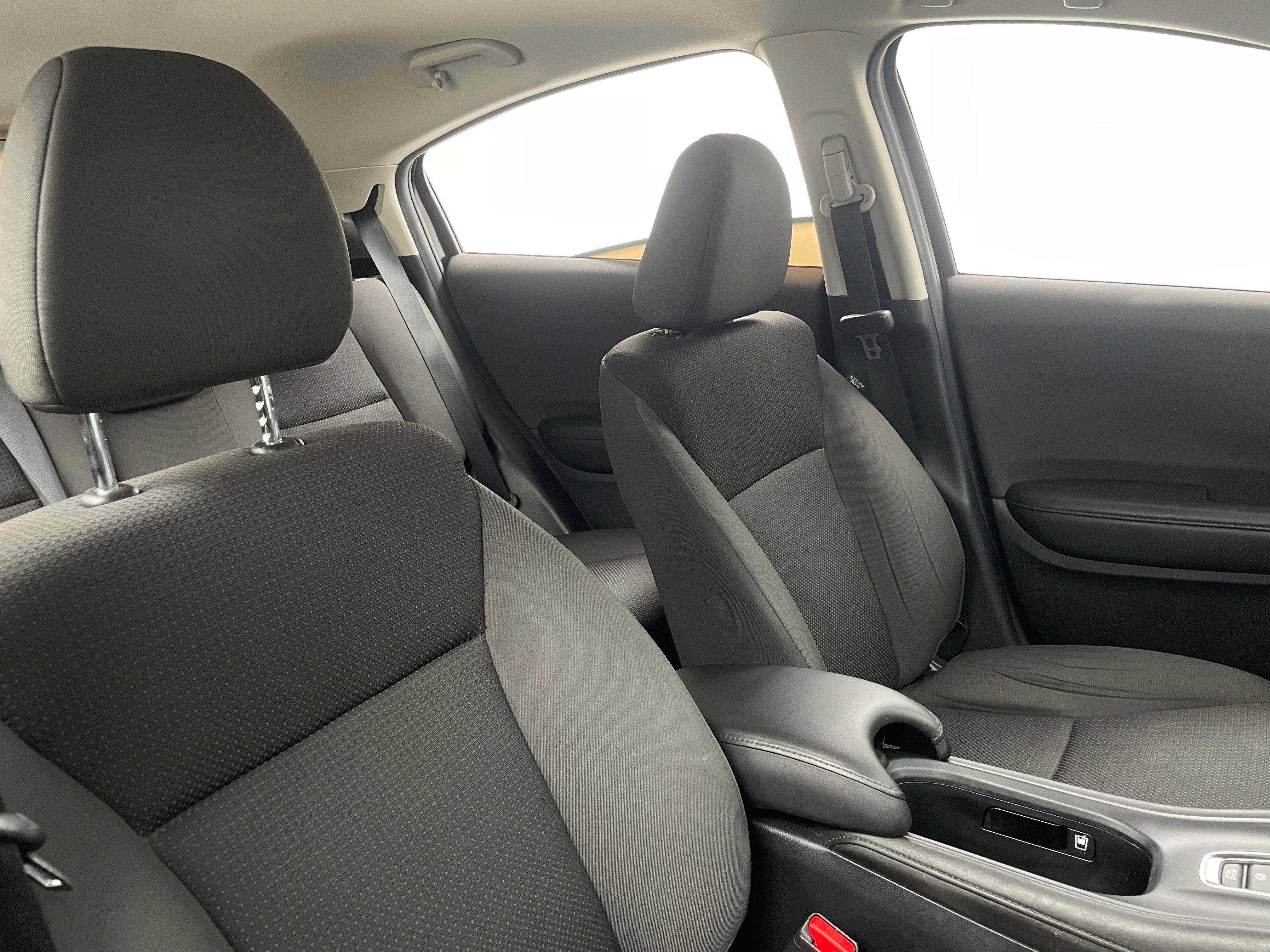 2020 Honda HR-V LX 2