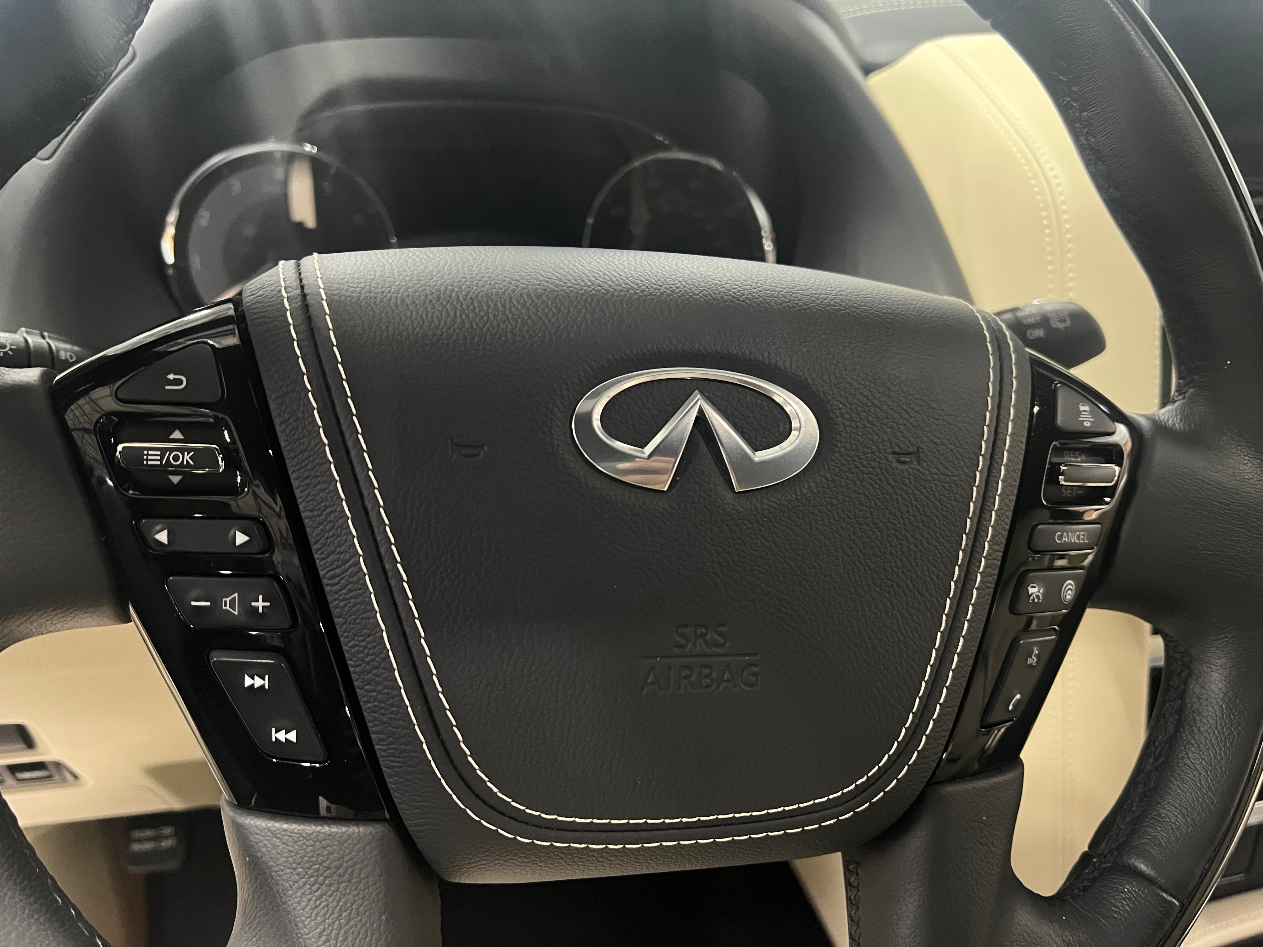 2023 INFINITI QX80 Sensory 4