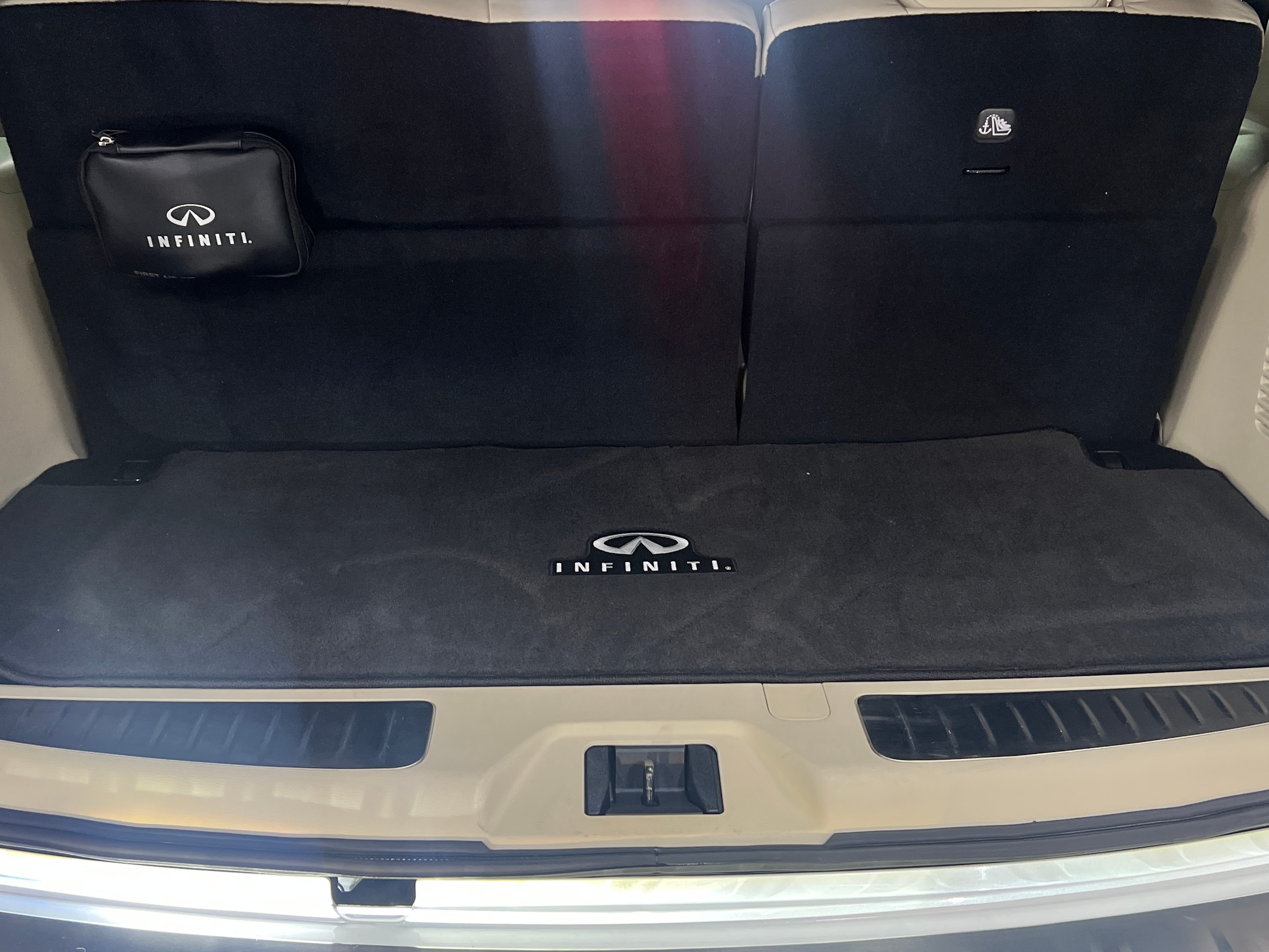 2023 INFINITI QX80 Sensory 6