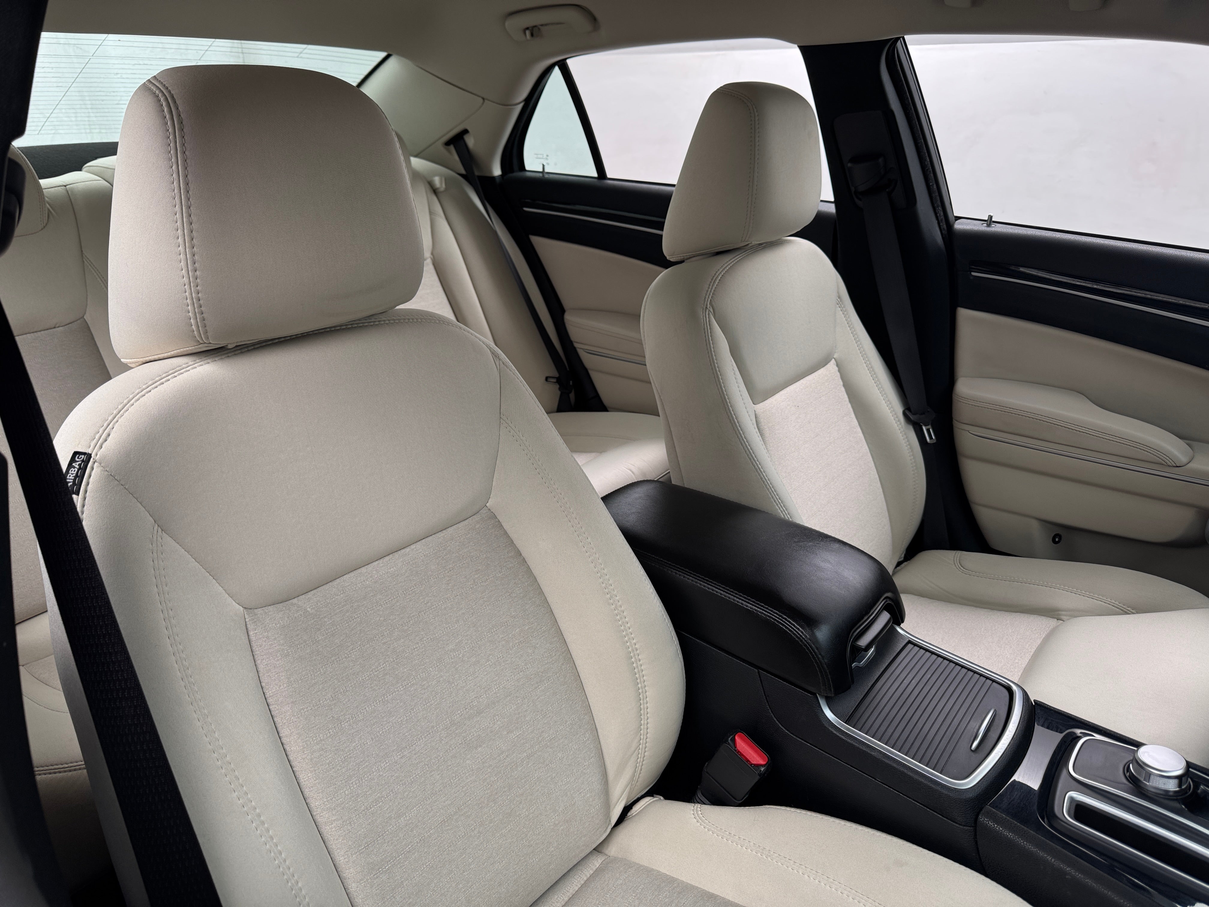 2023 Chrysler 300 Touring 2