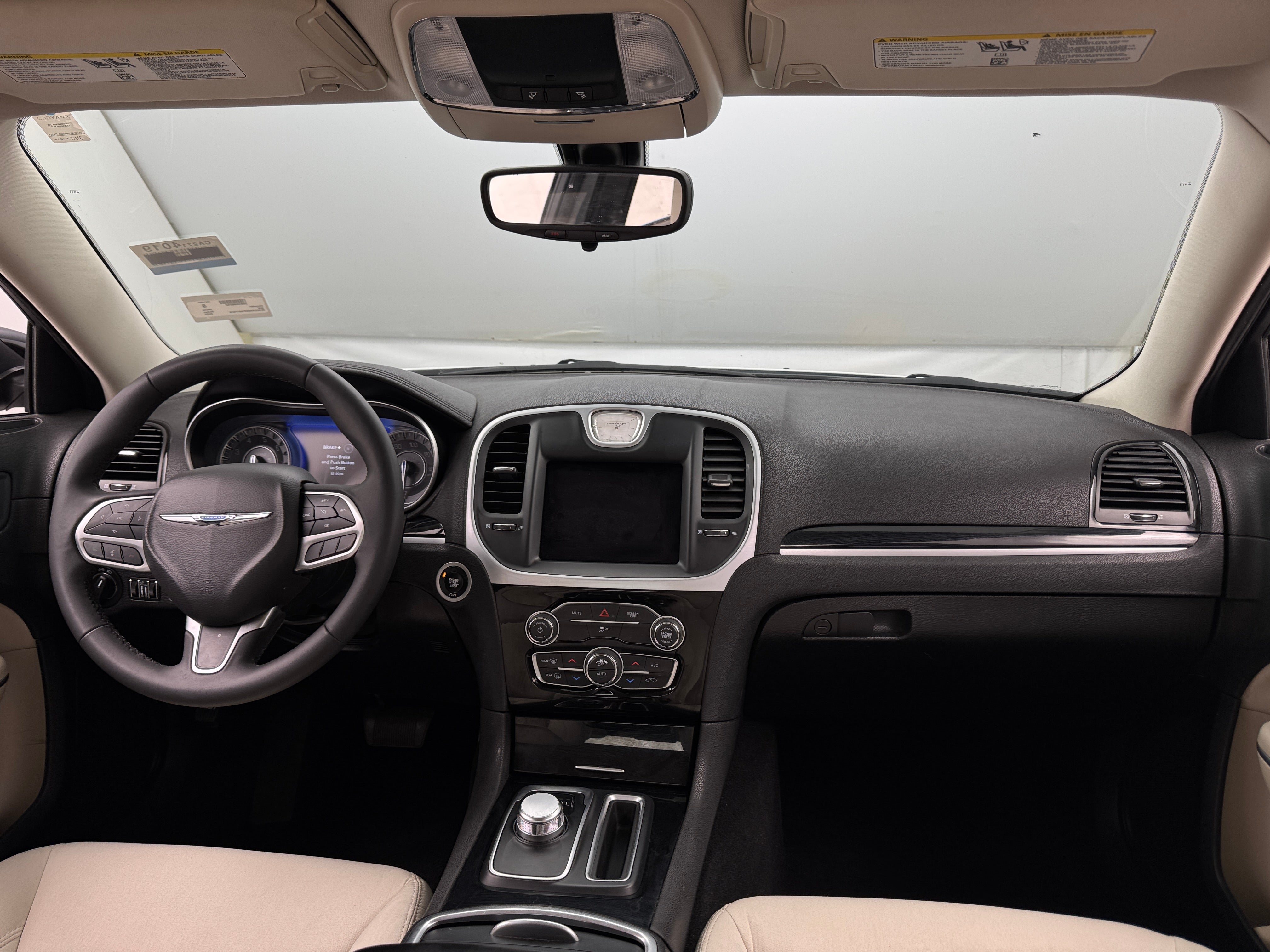 2023 Chrysler 300 Touring 3
