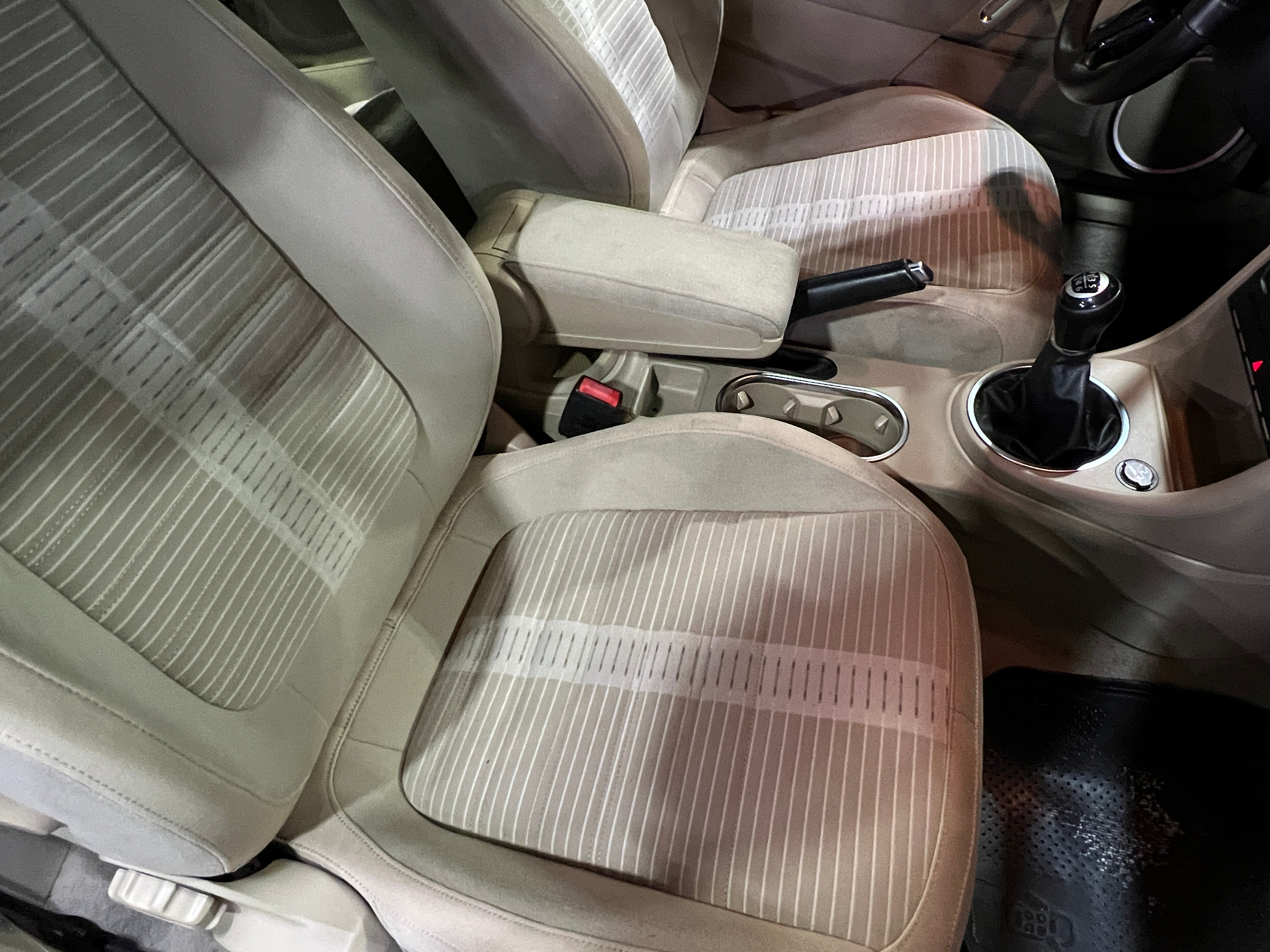 2013 Volkswagen Beetle  2