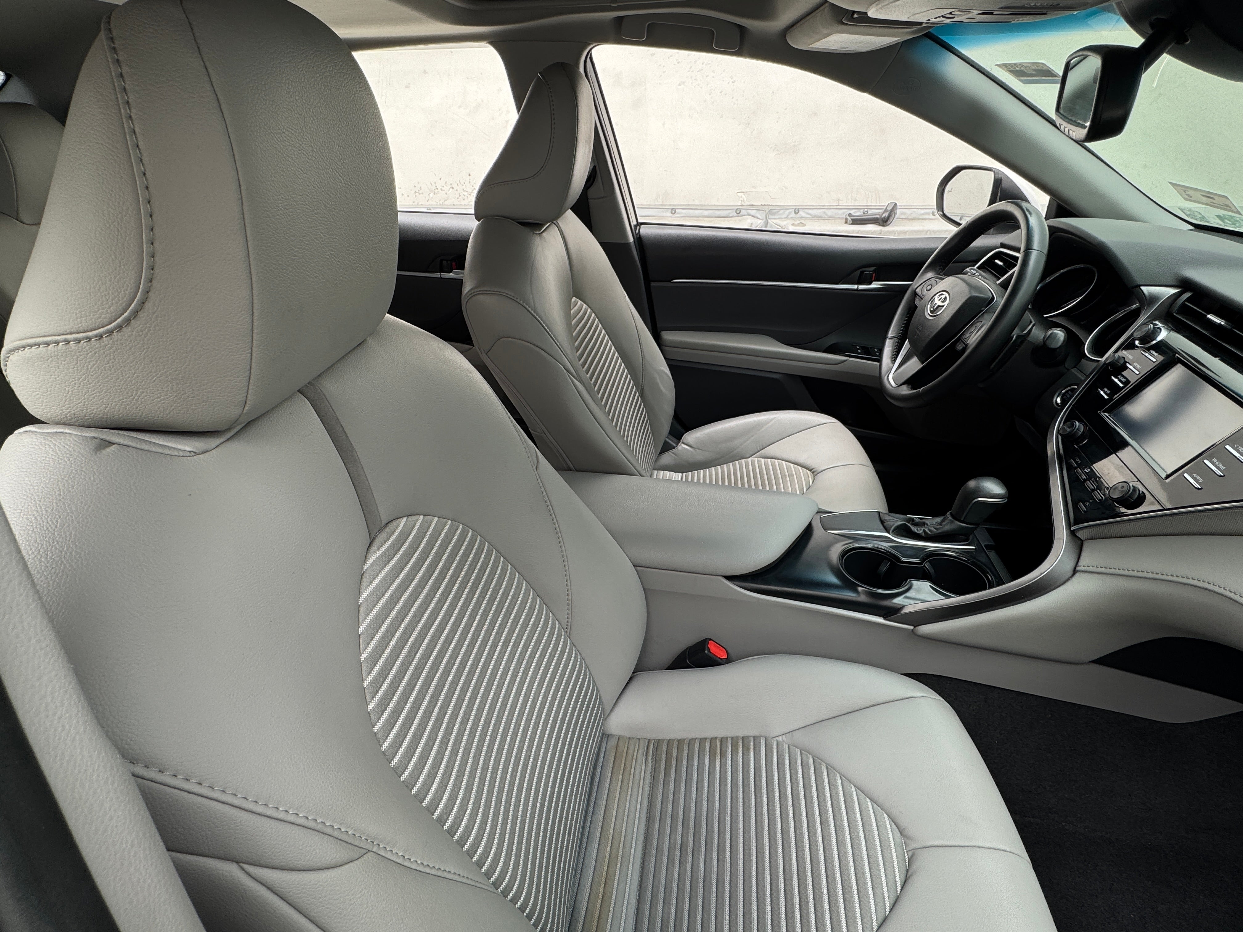2018 Toyota Camry SE 2