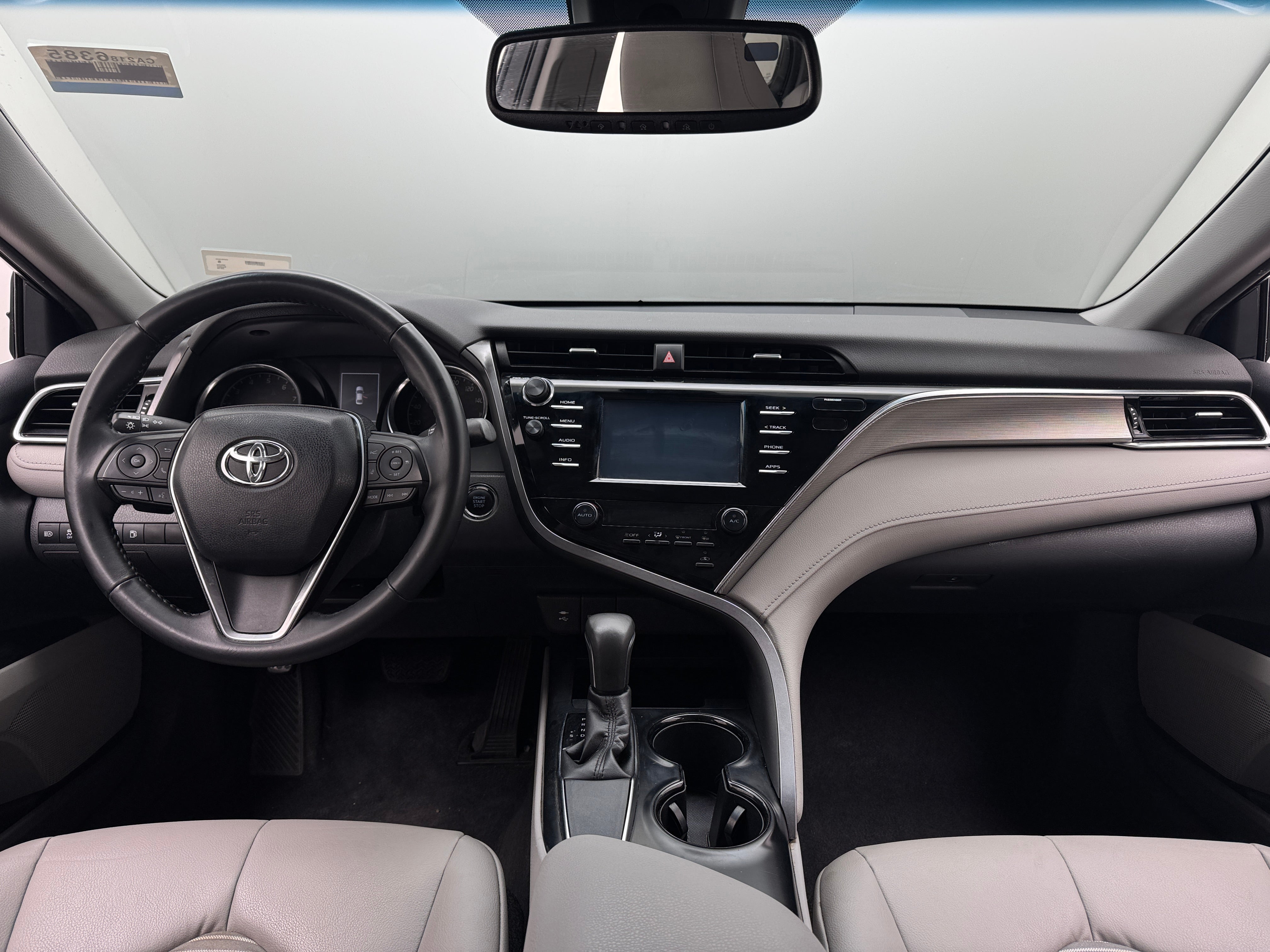 2018 Toyota Camry SE 3