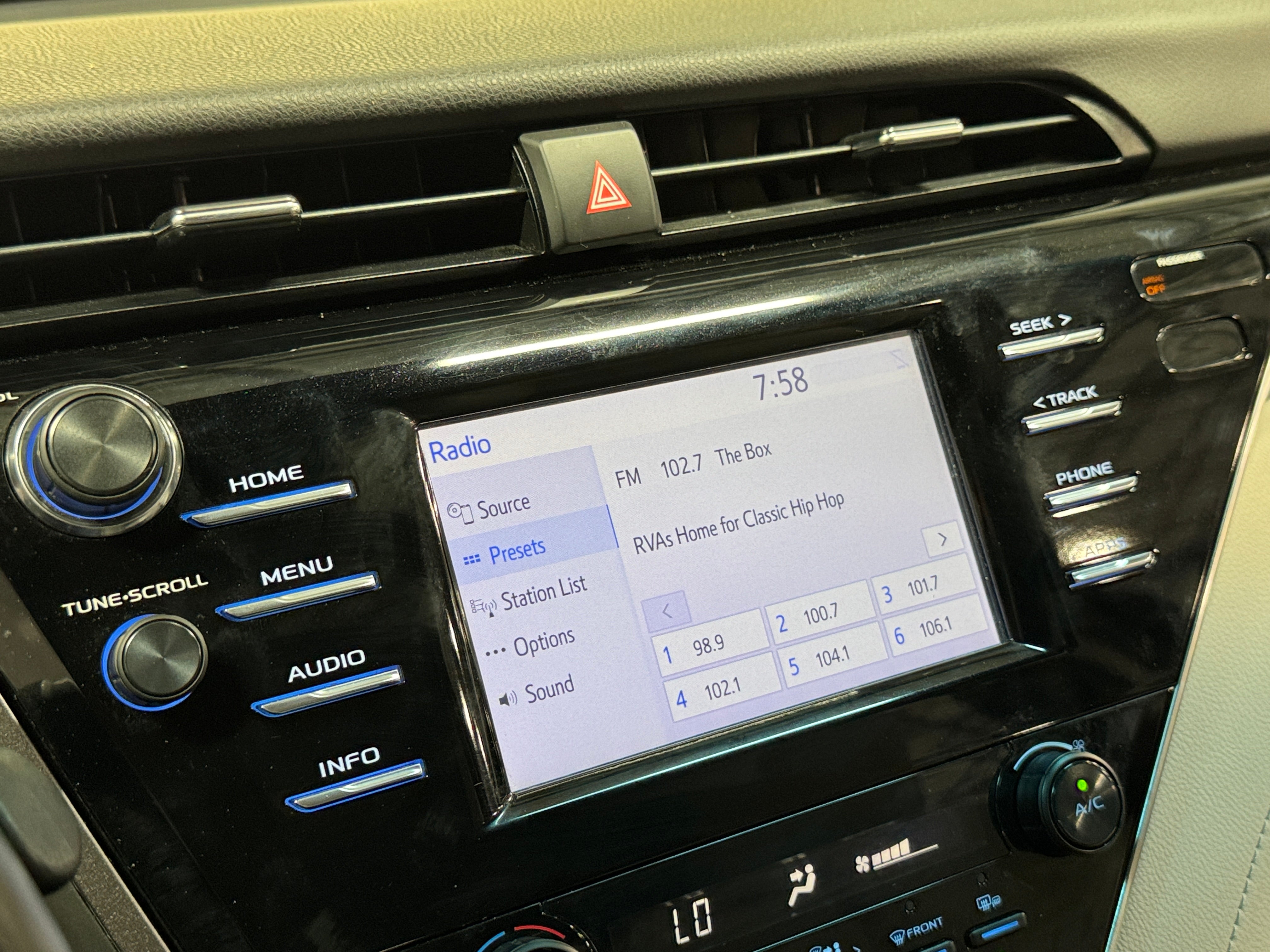 2018 Toyota Camry SE 4