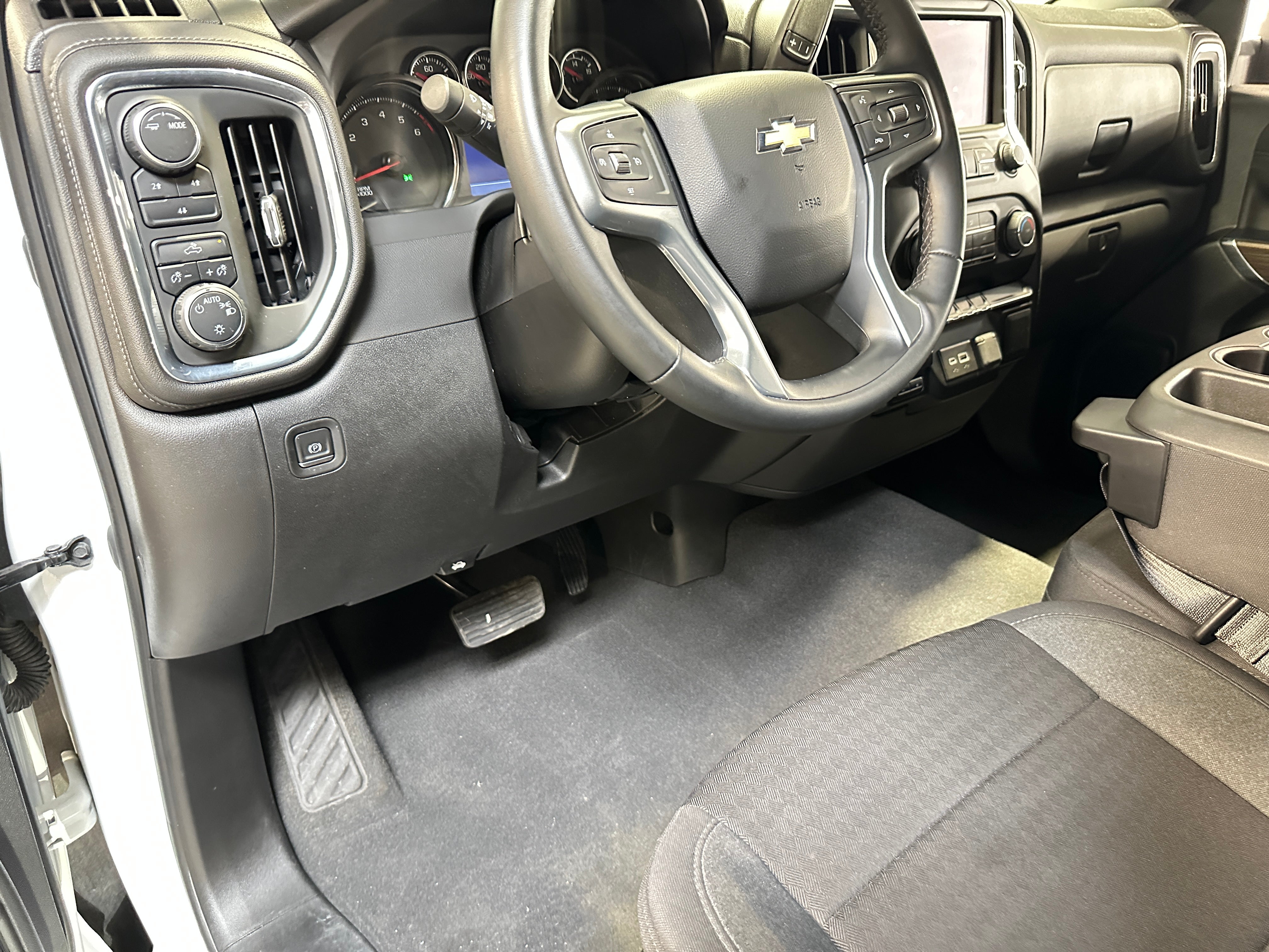 2023 Chevrolet Silverado 2500 LT 3