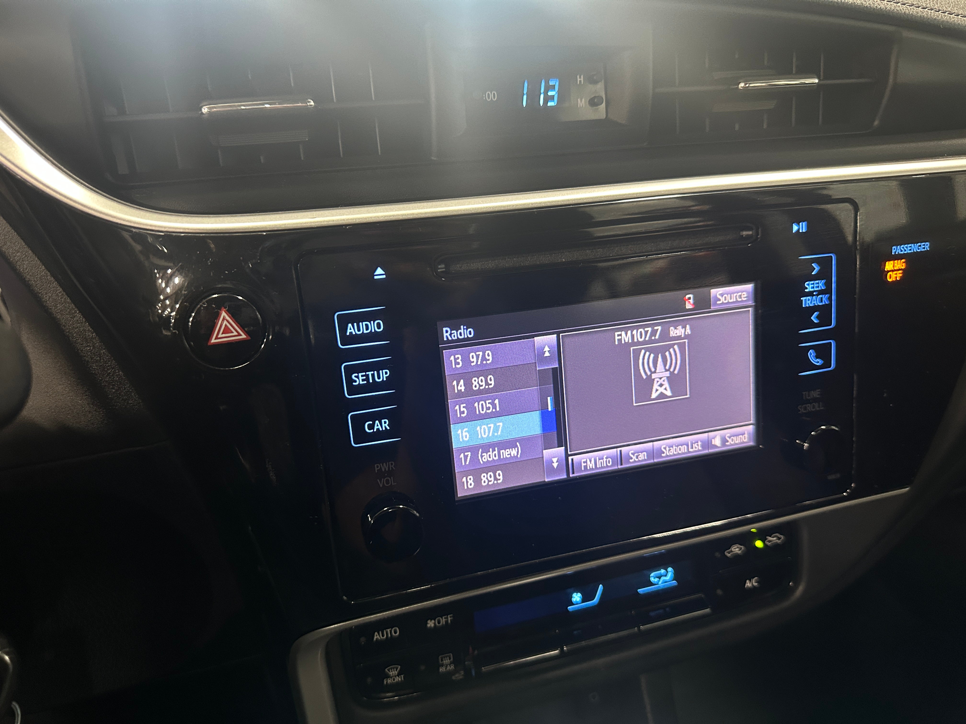 2019 Toyota Corolla LE 4