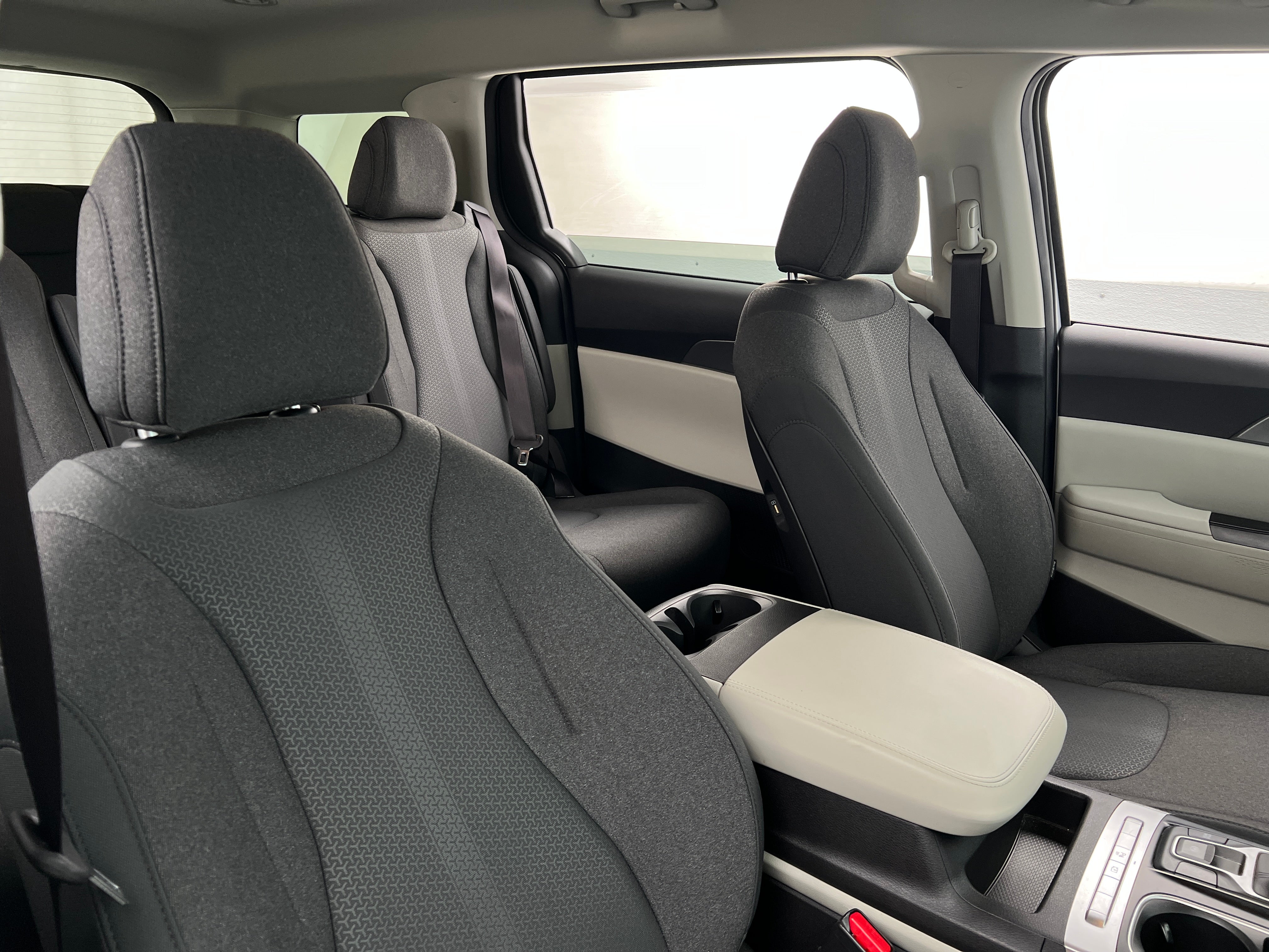 2022 Kia Carnival LX 2