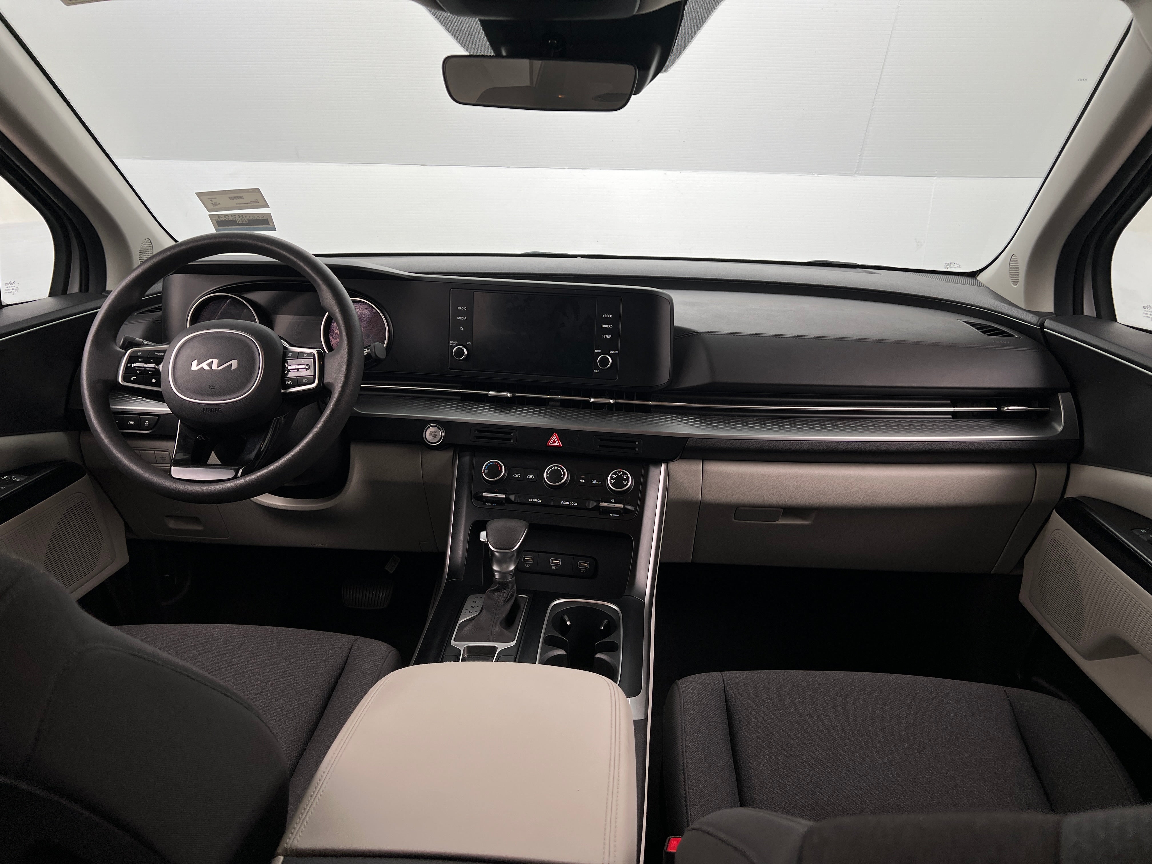 2022 Kia Carnival LX 3