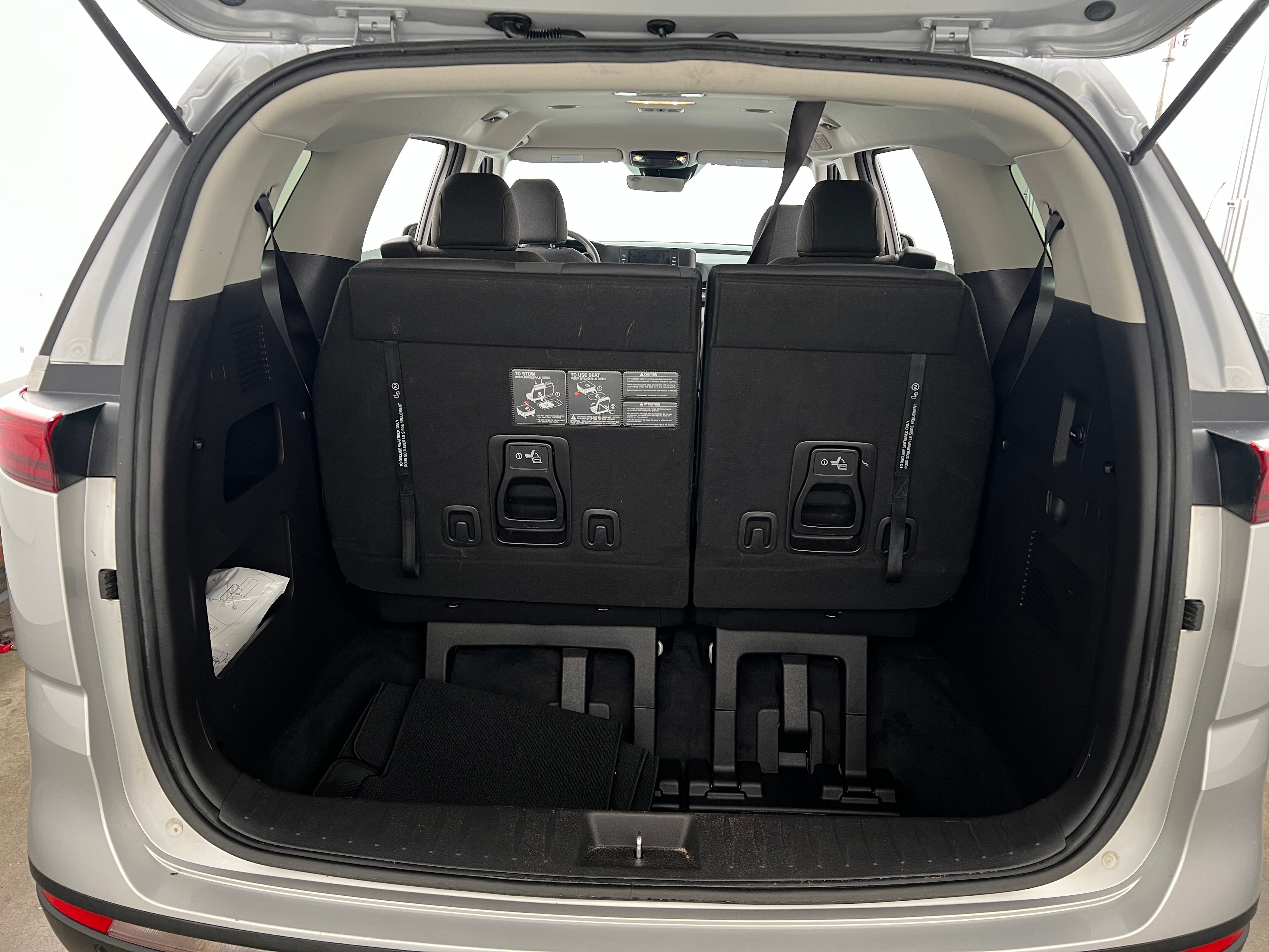 2022 Kia Carnival LX 7